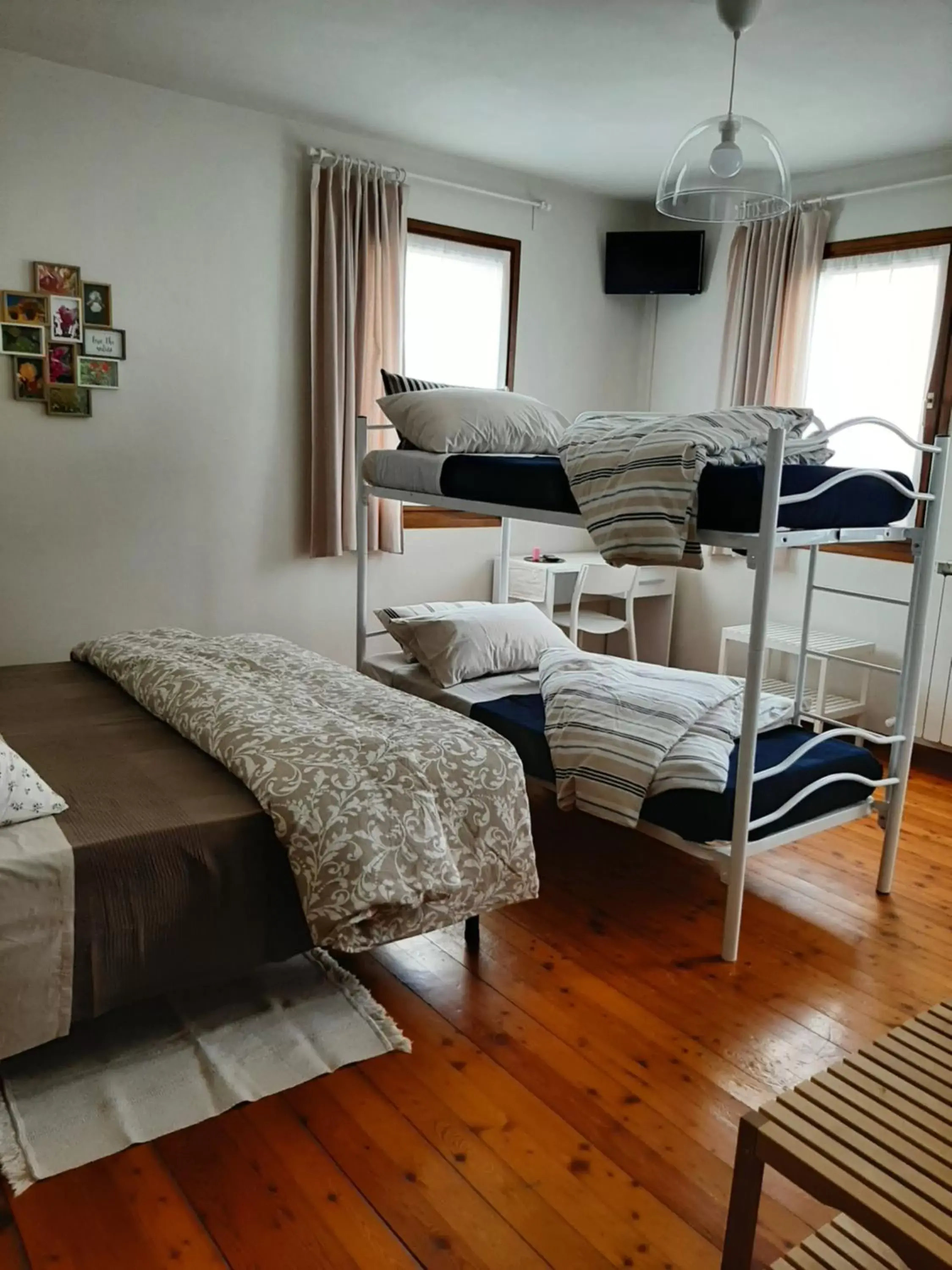 Quadruple Room with Private Bathroom - single occupancy in cà bianca Quadruple Room with Private Bathroom - single occupancy in cà bianca