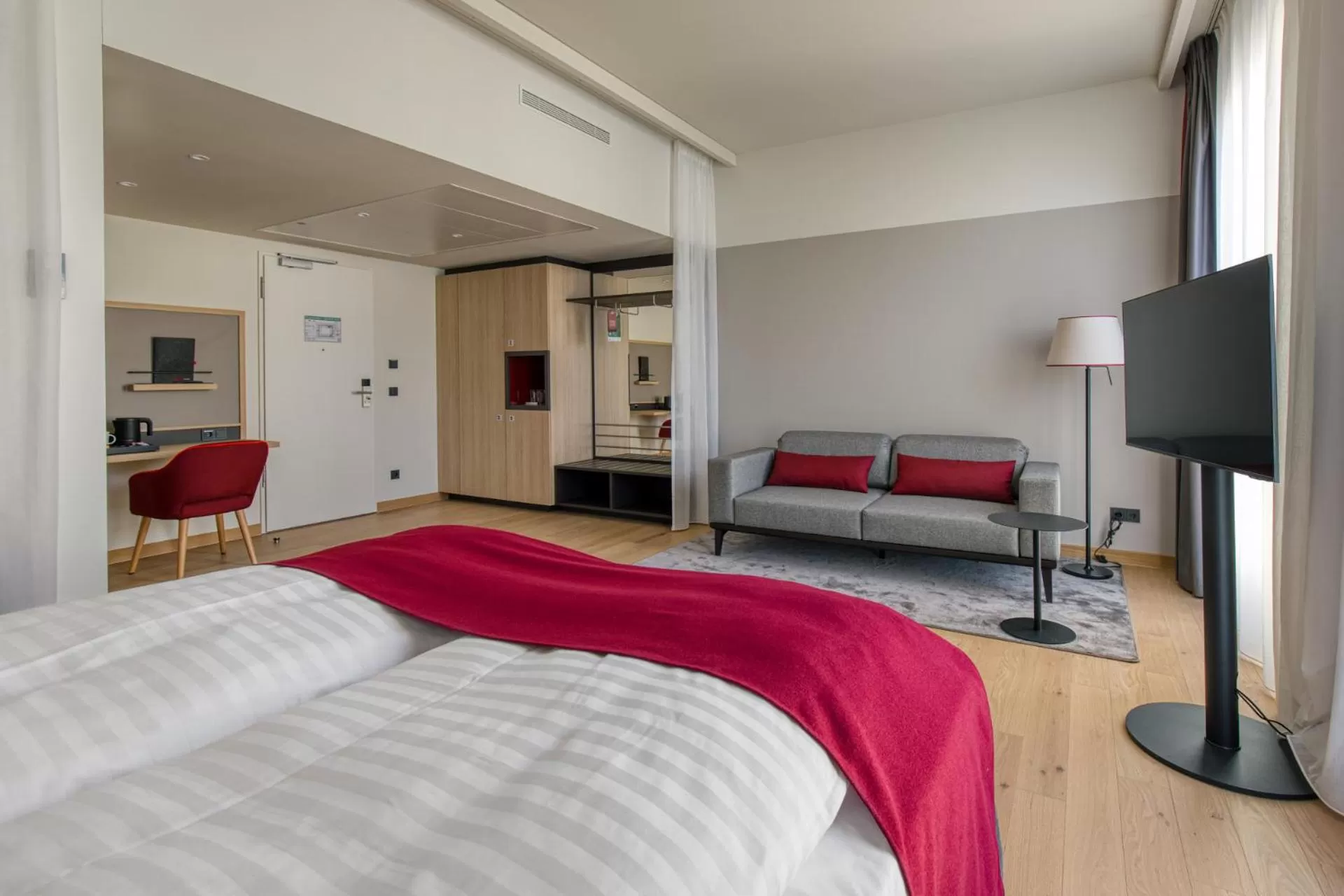 Photo of the whole room, Bed in IntercityHotel Berlin Airport BER Terminal 1 & 2