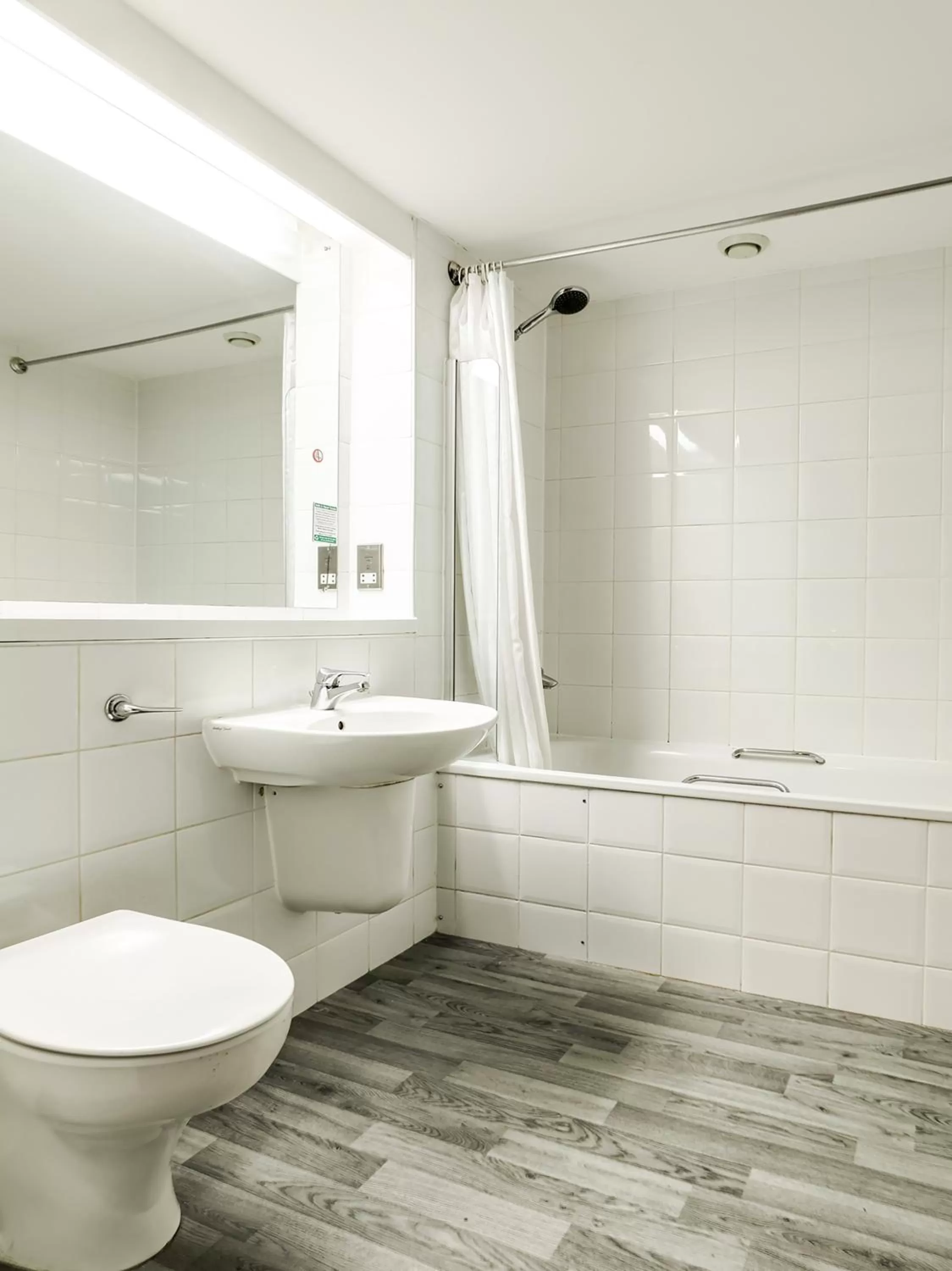 Shower in Best Western Sheffield City Hotel