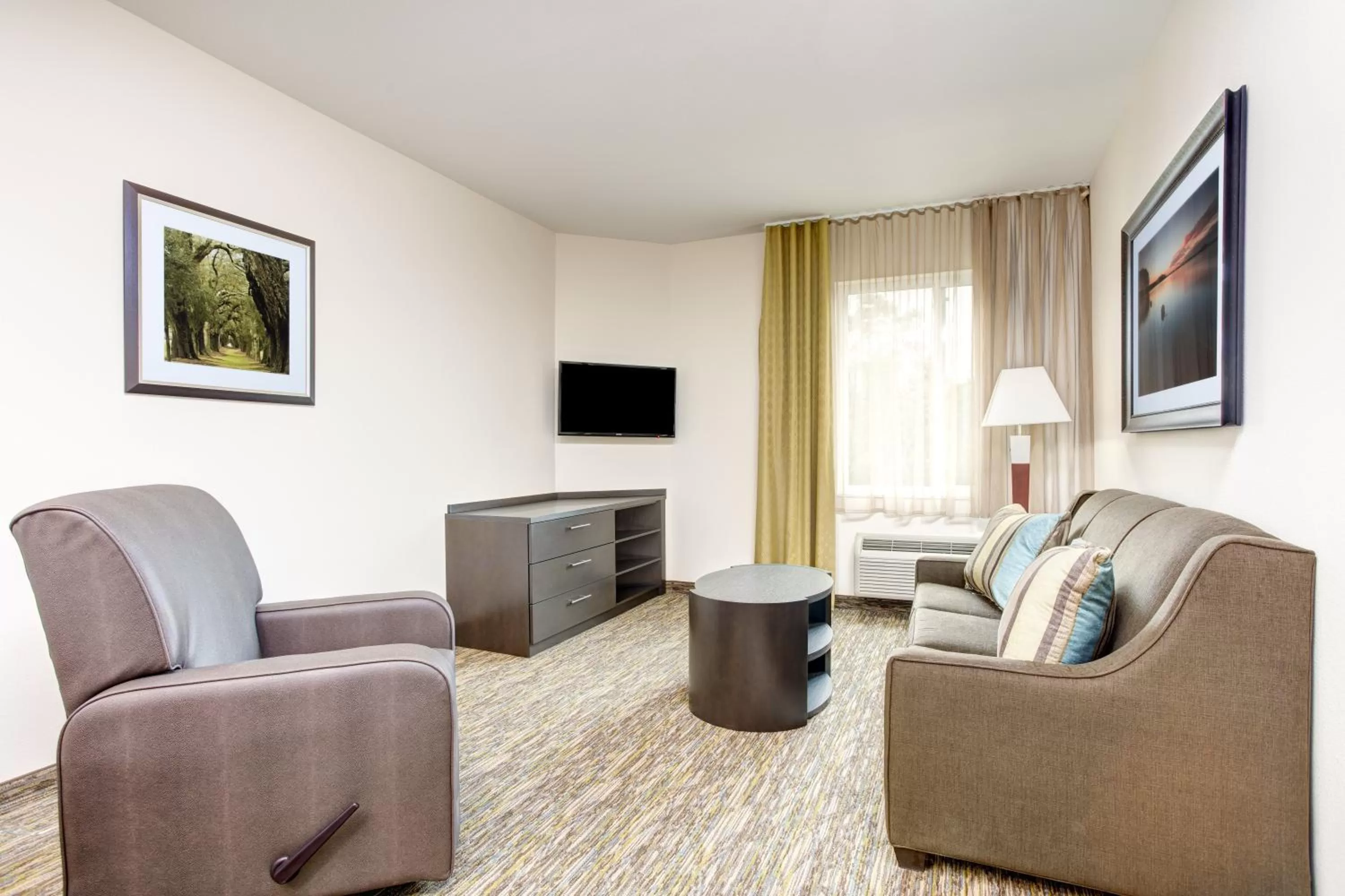 Bedroom in Candlewood Suites Cut Off - Galliano by IHG