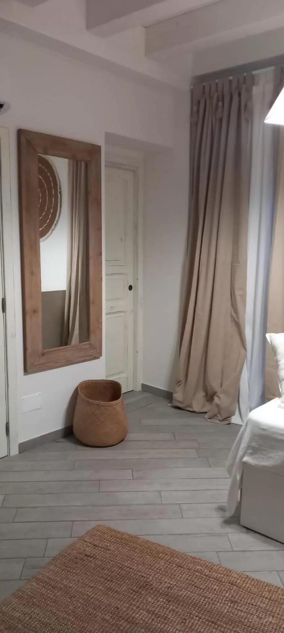 Seating area, Bed in Il Fiore Bianco