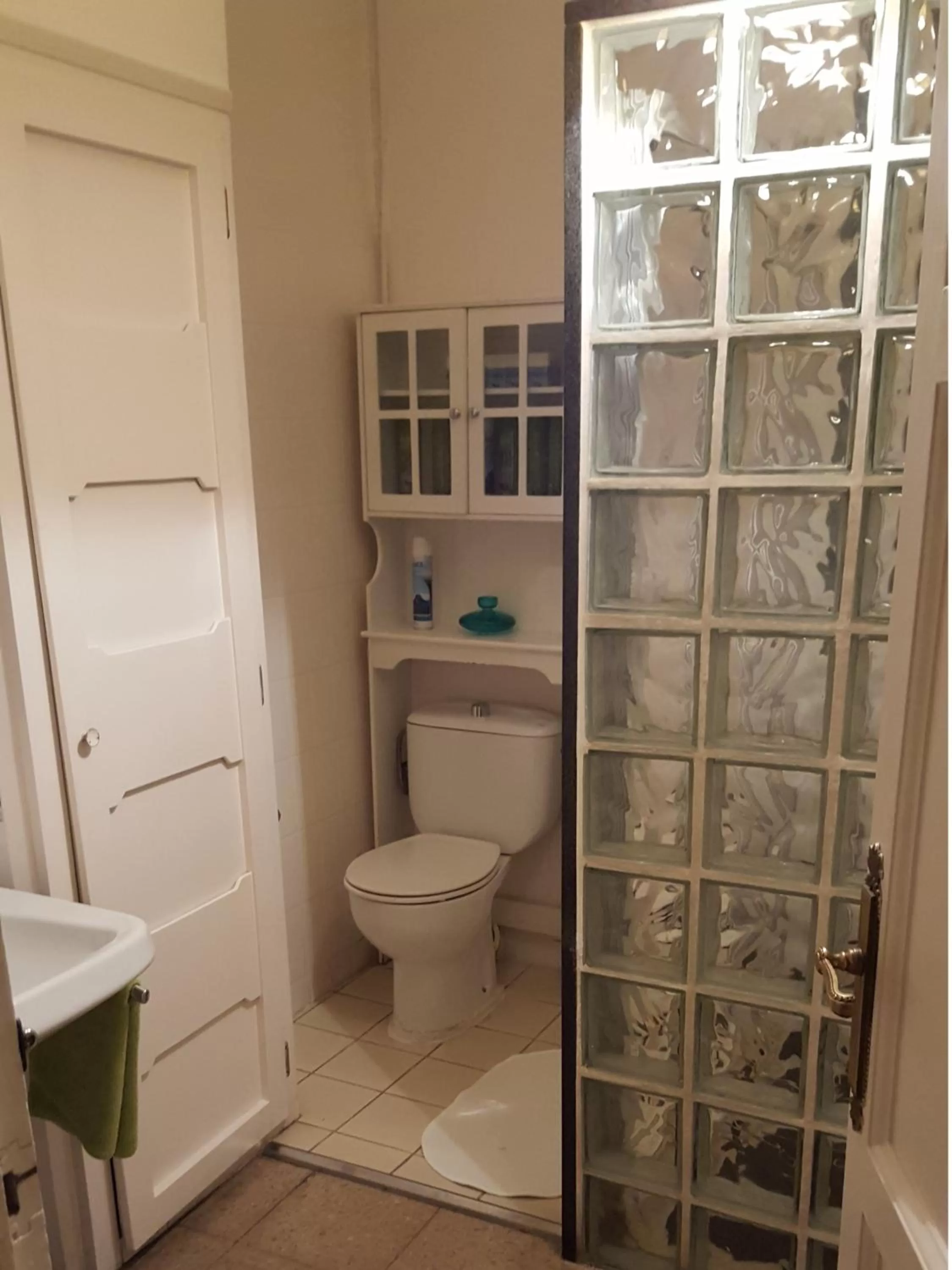 Bathroom in Ally's Bed&Breakfast,