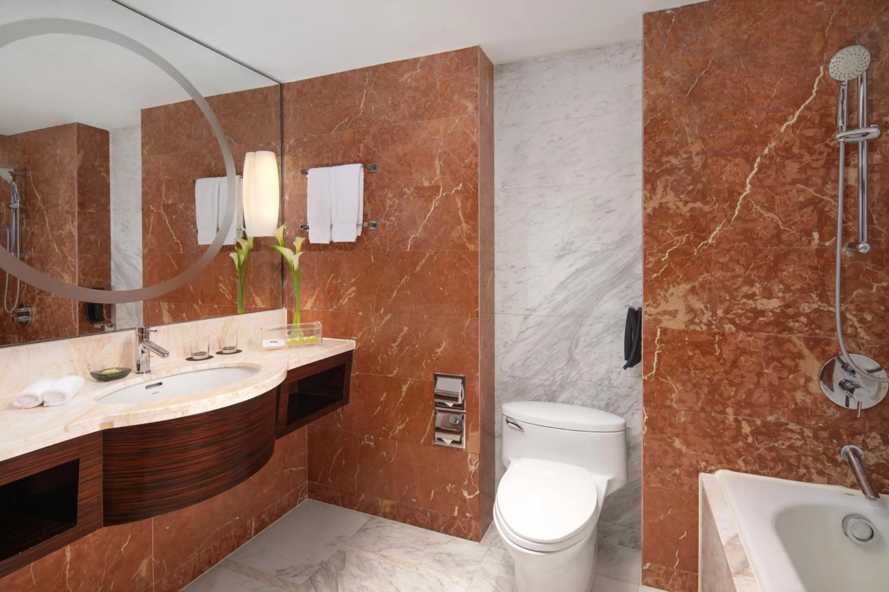 Toilet in The Kunlun Jing An