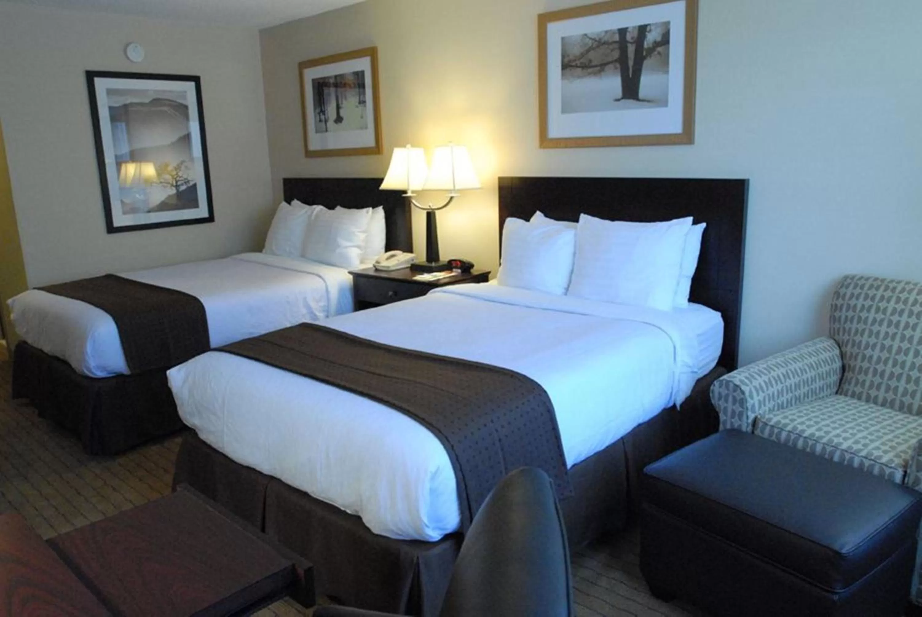 Photo of the whole room, Bed in Holiday Inn Canton-Belden Village by IHG