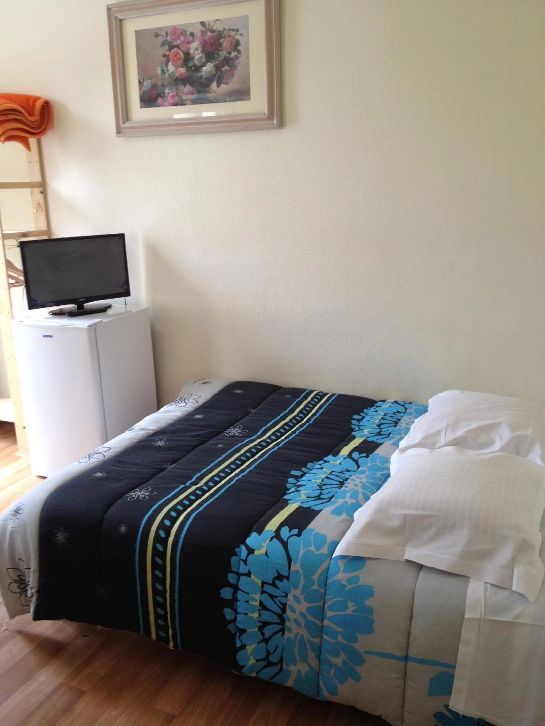 Photo of the whole room in Au Royal Mad