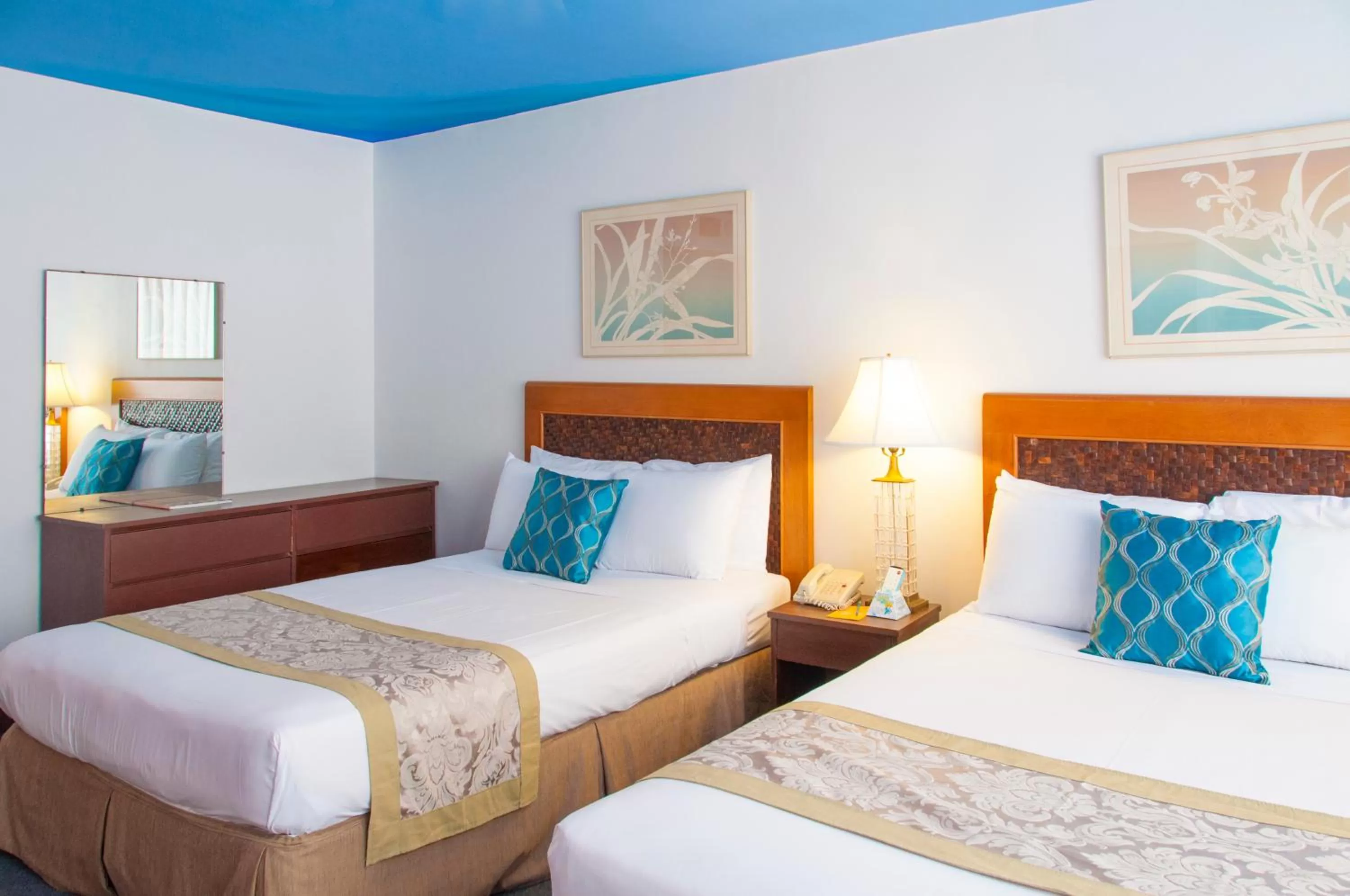 Bed in Holiday Surf Hotel (with full kitchen)