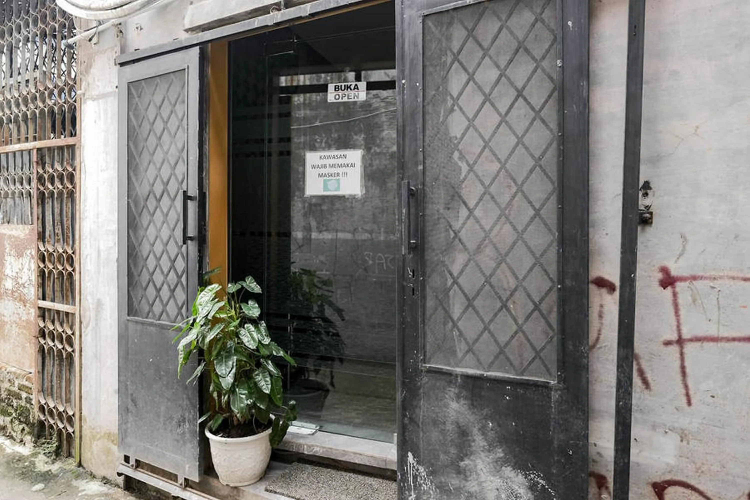 RedDoorz Plus @ Simpang USU Medan