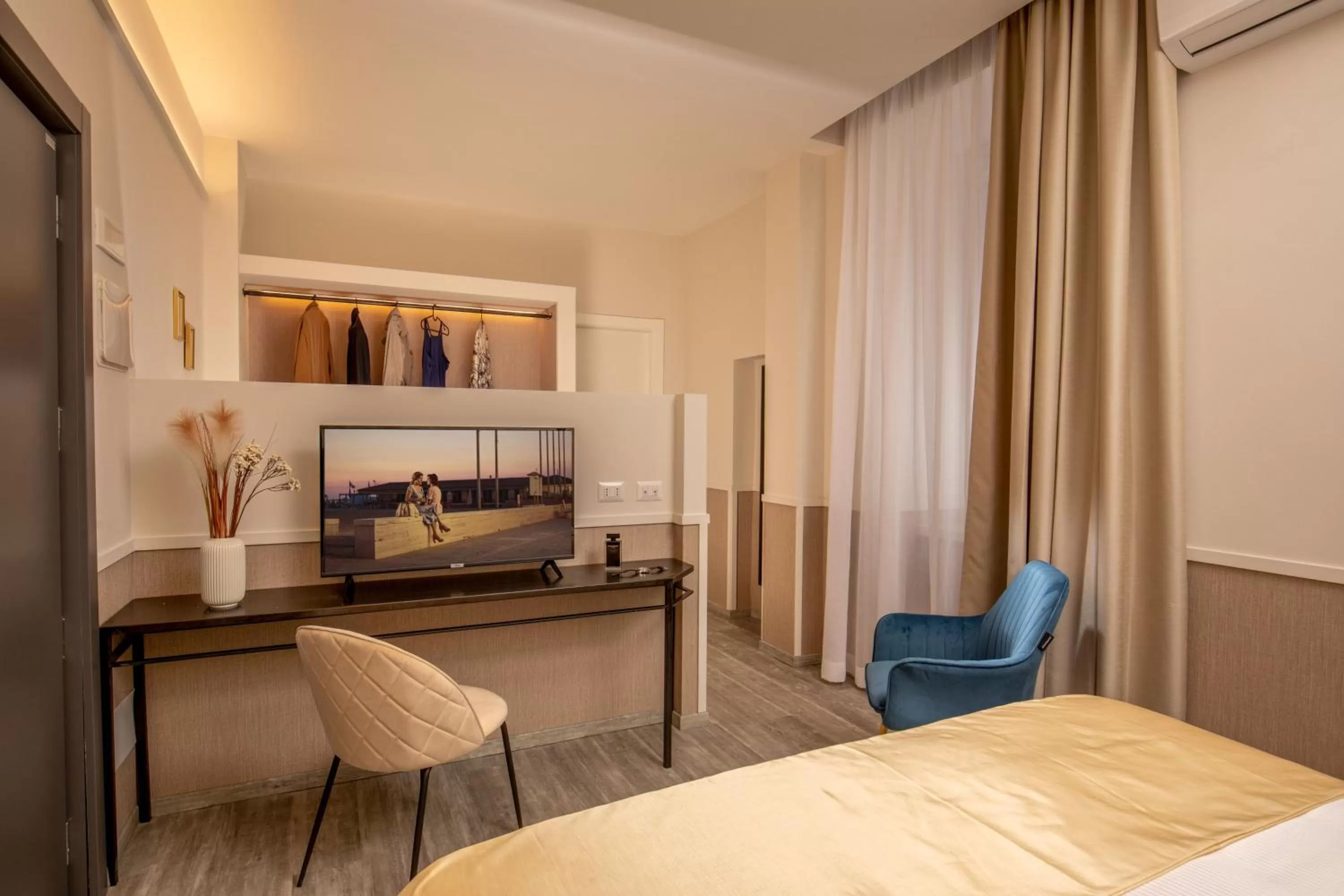 TV and multimedia, Bed in Sophie Terrace Hotel