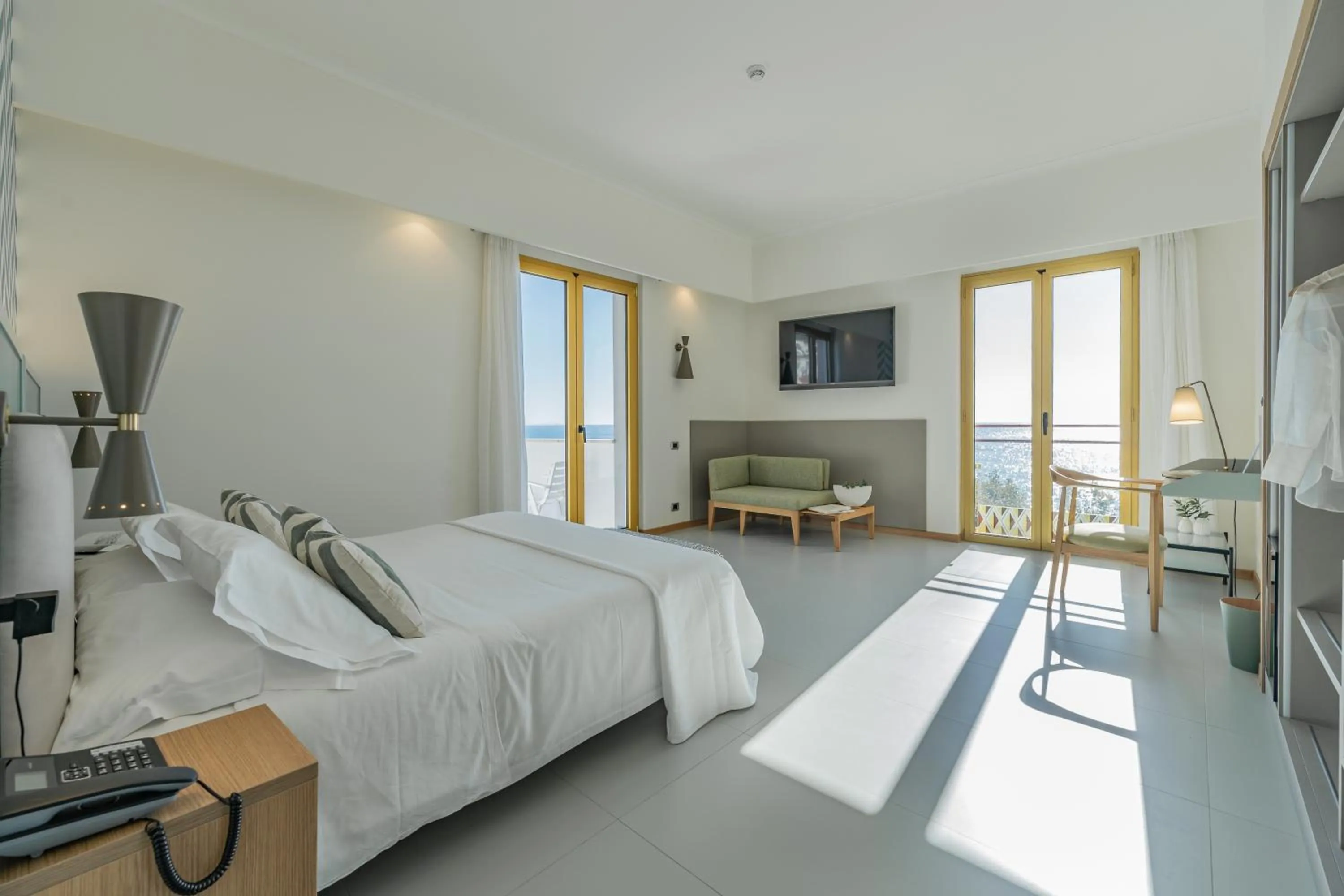 Bed in Reginna Palace Hotel