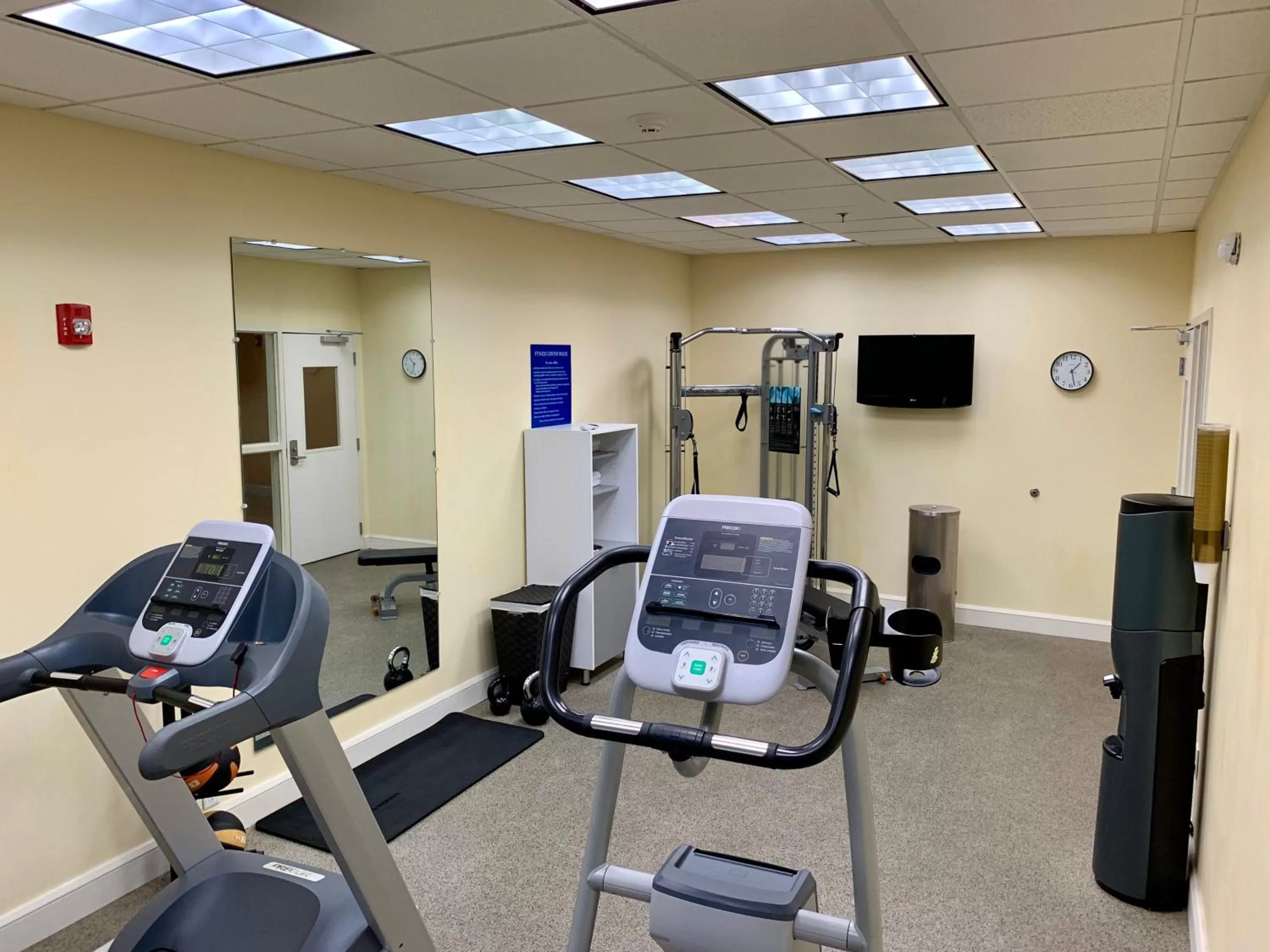 Fitness centre/facilities in Days Inn by Wyndham Victoria