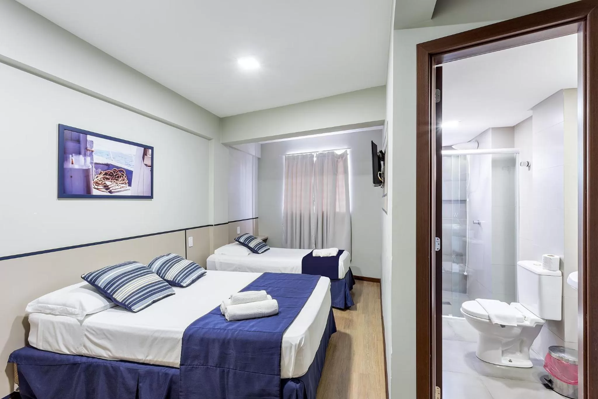 Shower, Bed in Hotel Marjaí