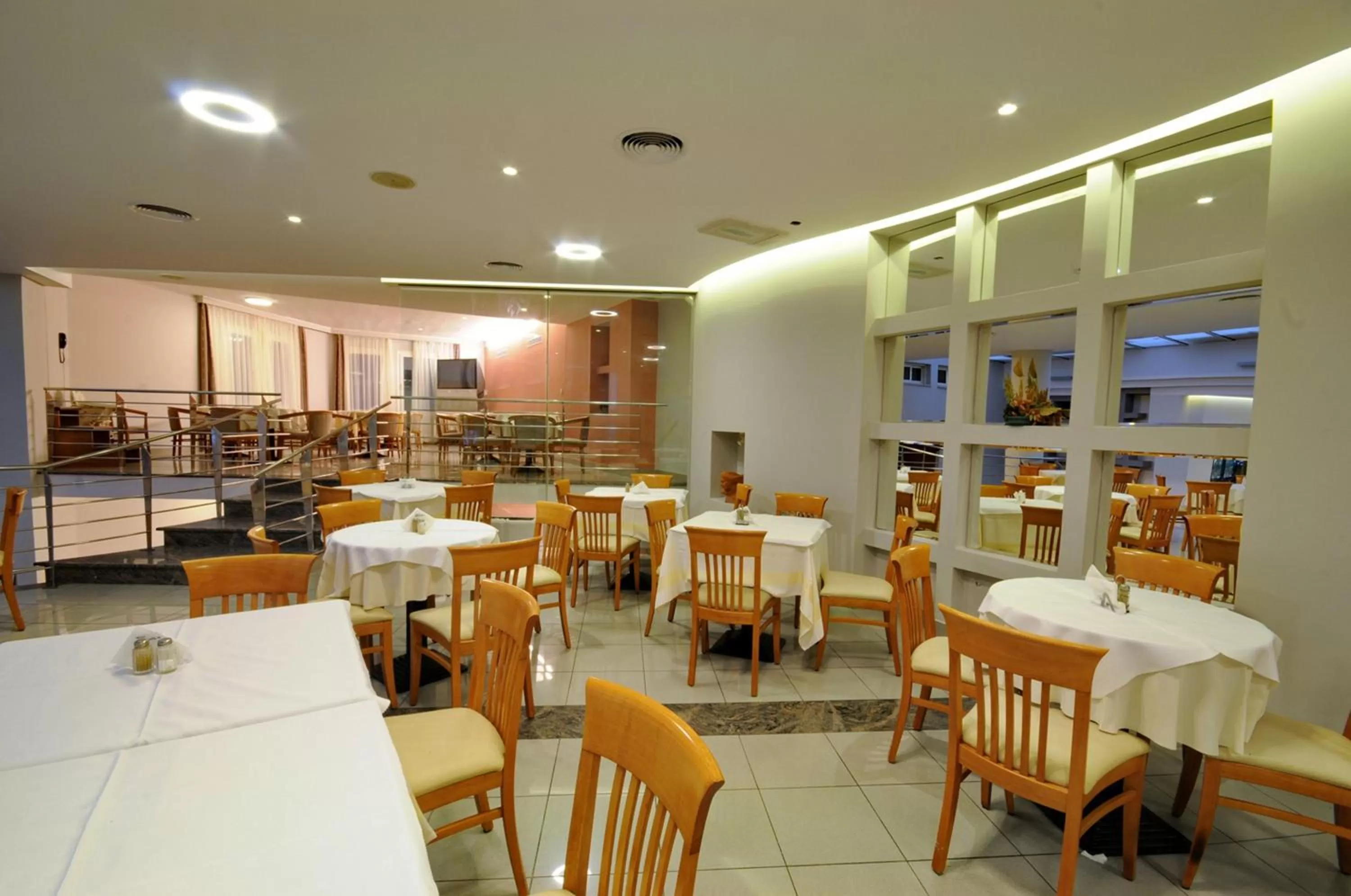 Restaurant/places to eat in Maritina Hotel