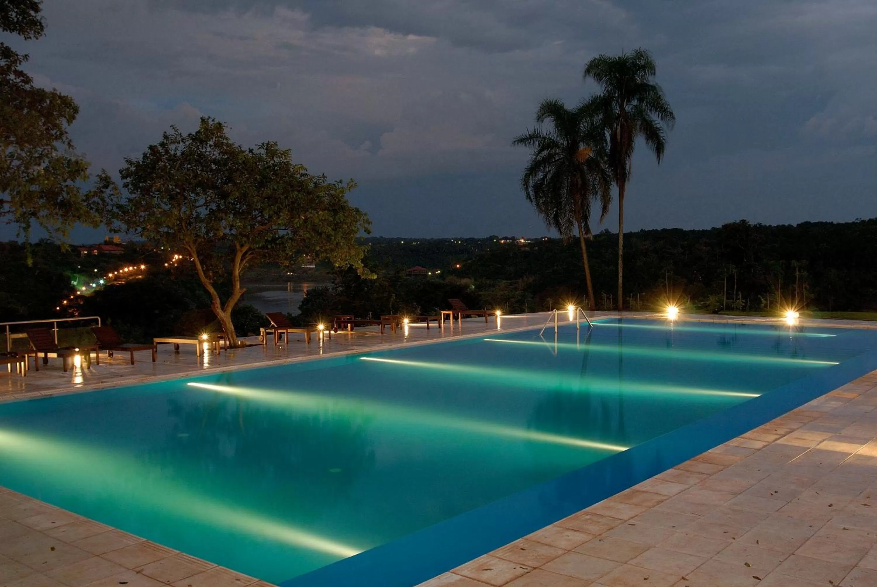 Swimming pool in Panoramic Grand - Iguazú