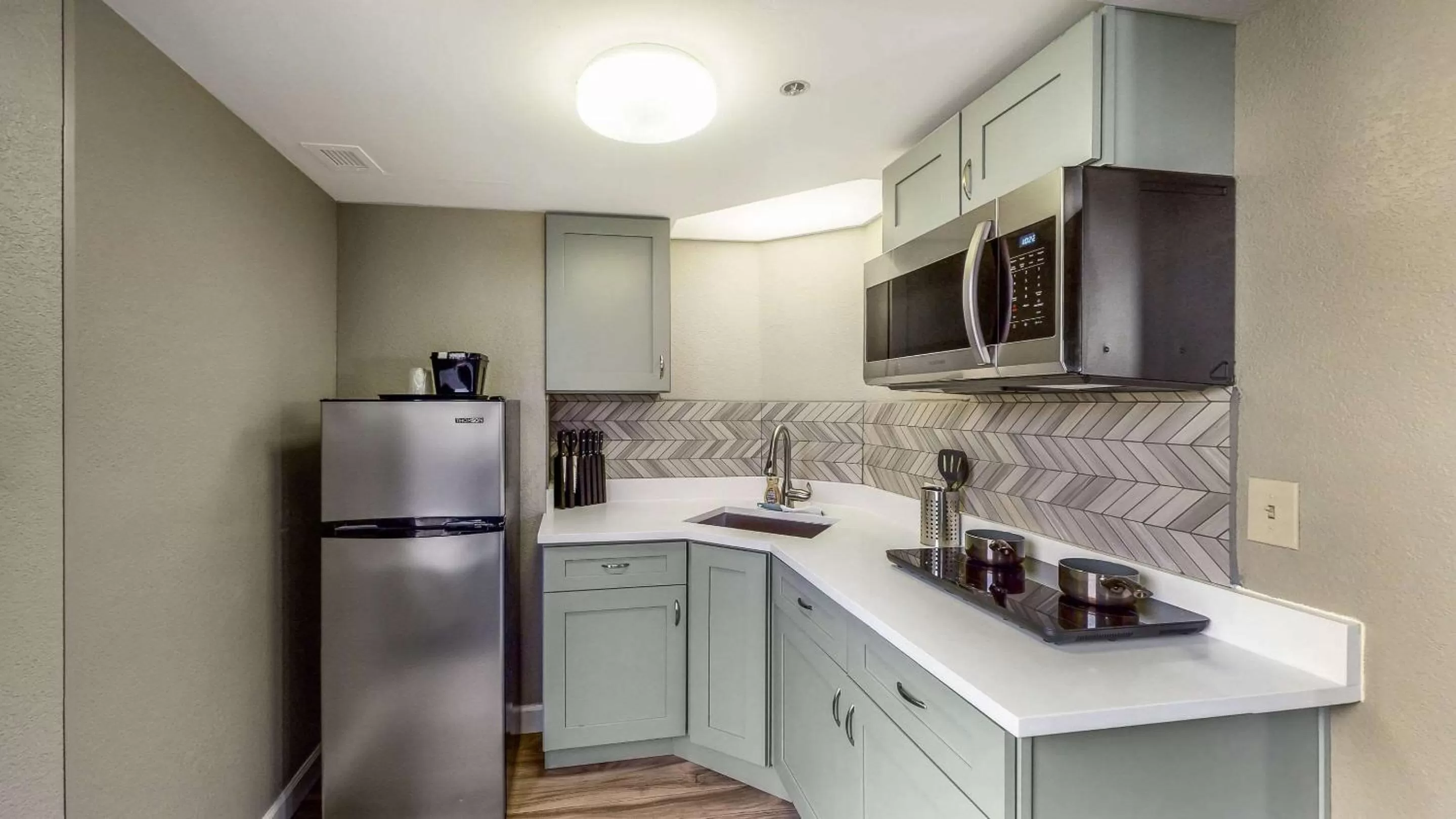 Bedroom in Comfort Inn Chicago Schaumburg - O'Hare Airport