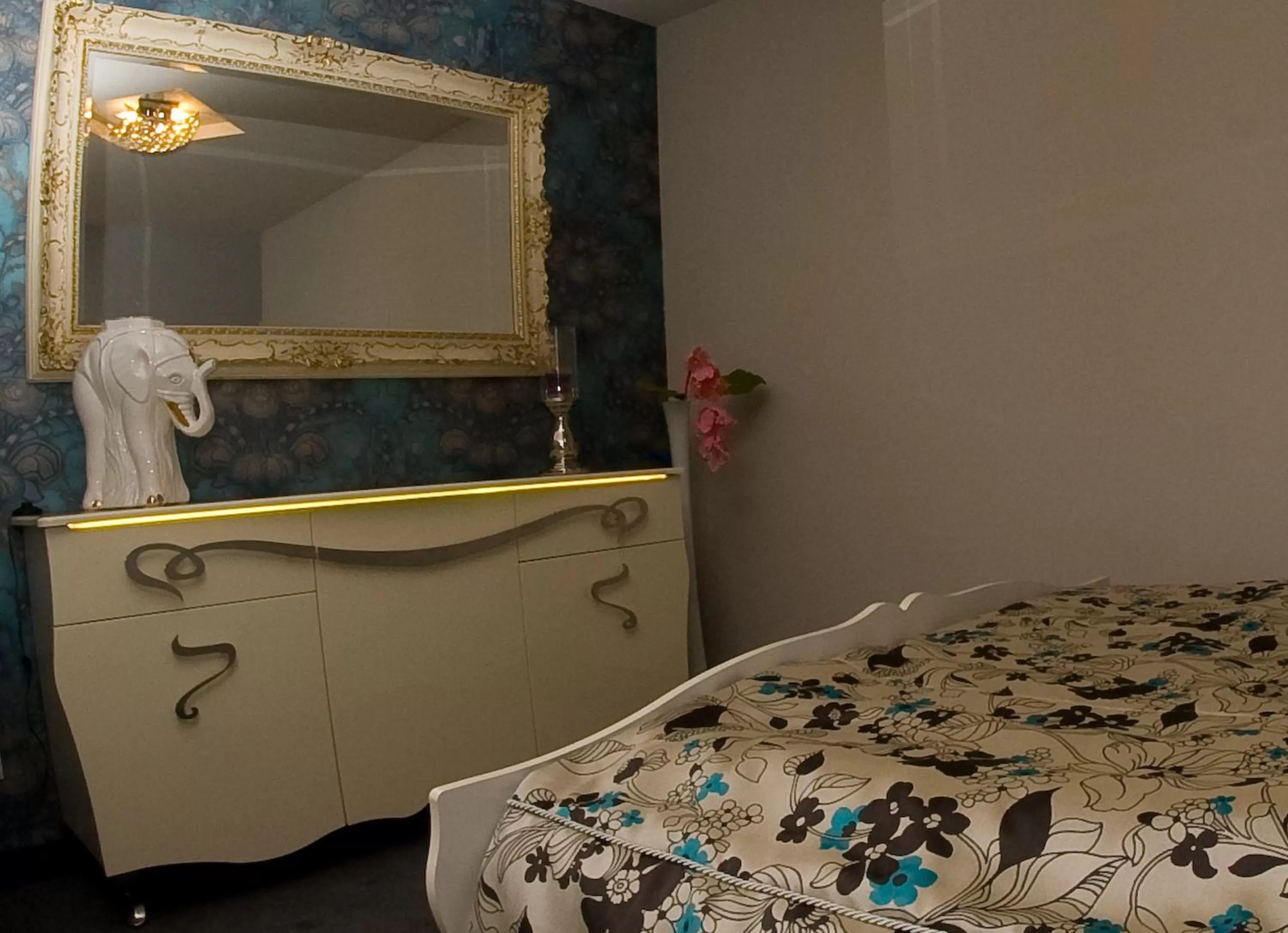 Decorative detail, Bed in Hotel Imperium