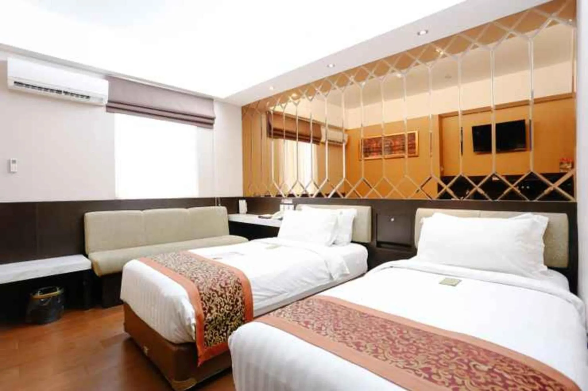 Bed in Favor Hotel Makassar City Center By LIFE