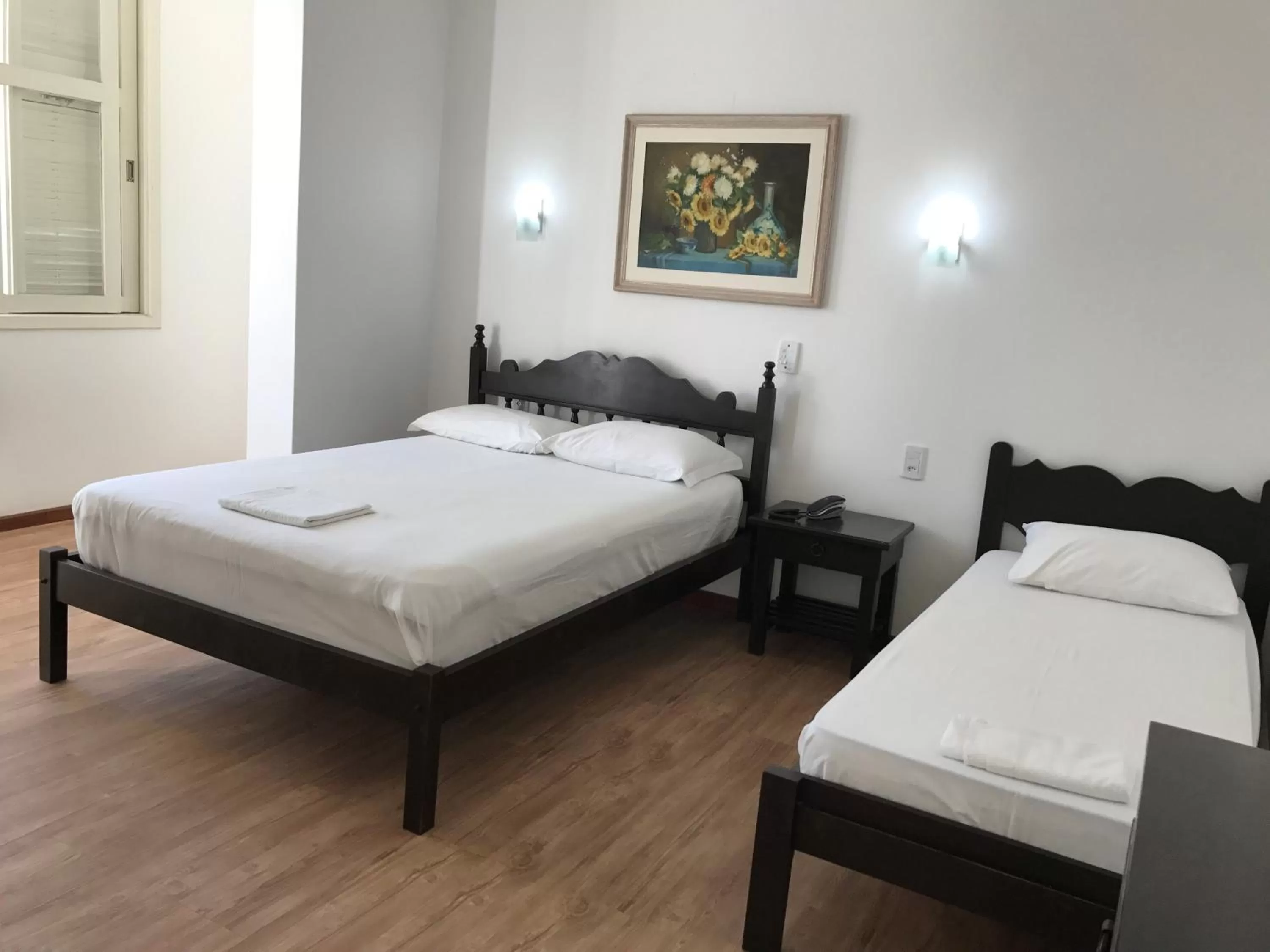 Photo of the whole room, Bed in Farol Hotel