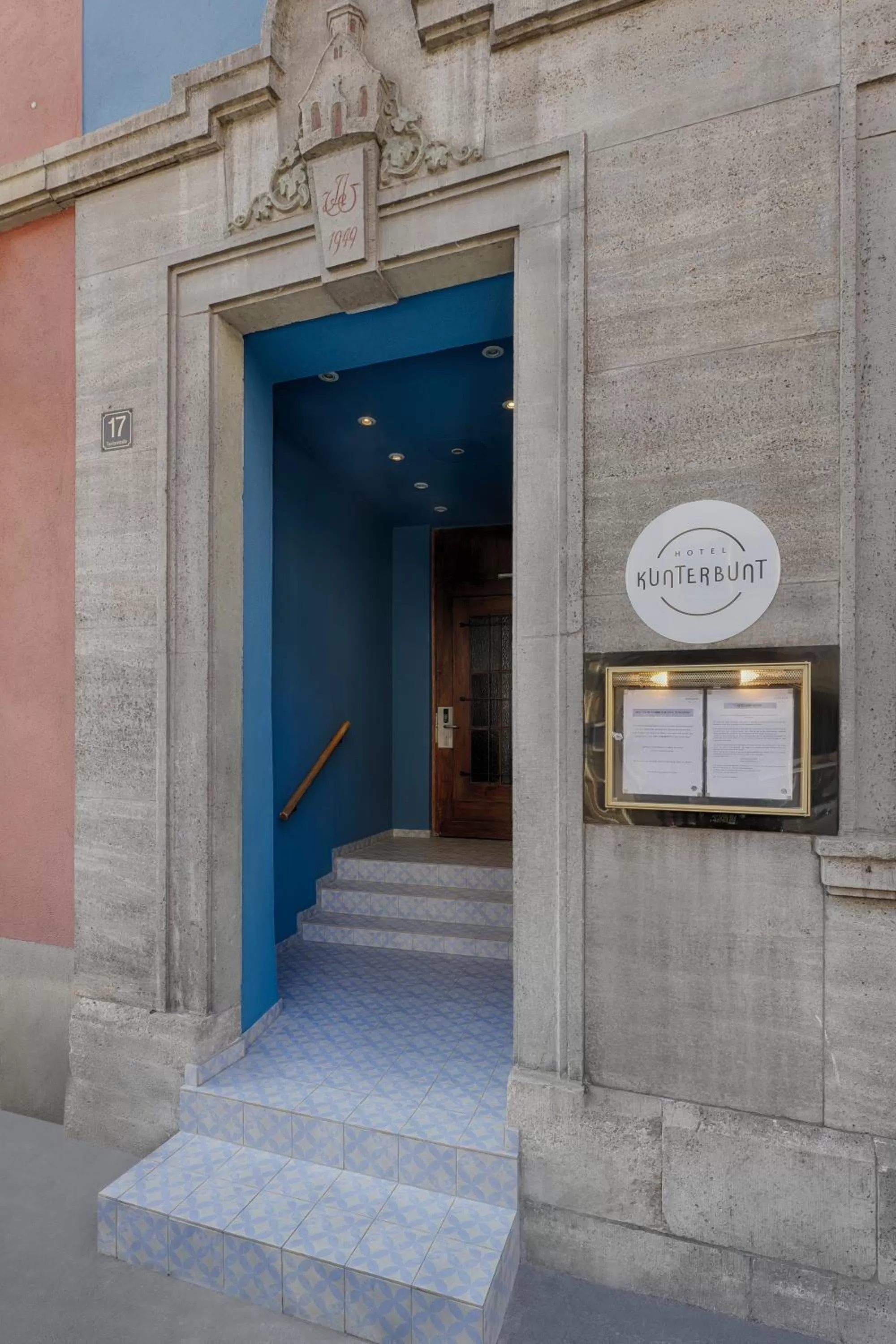 Facade/entrance in Hotel Kunterbunt - by homekeepers