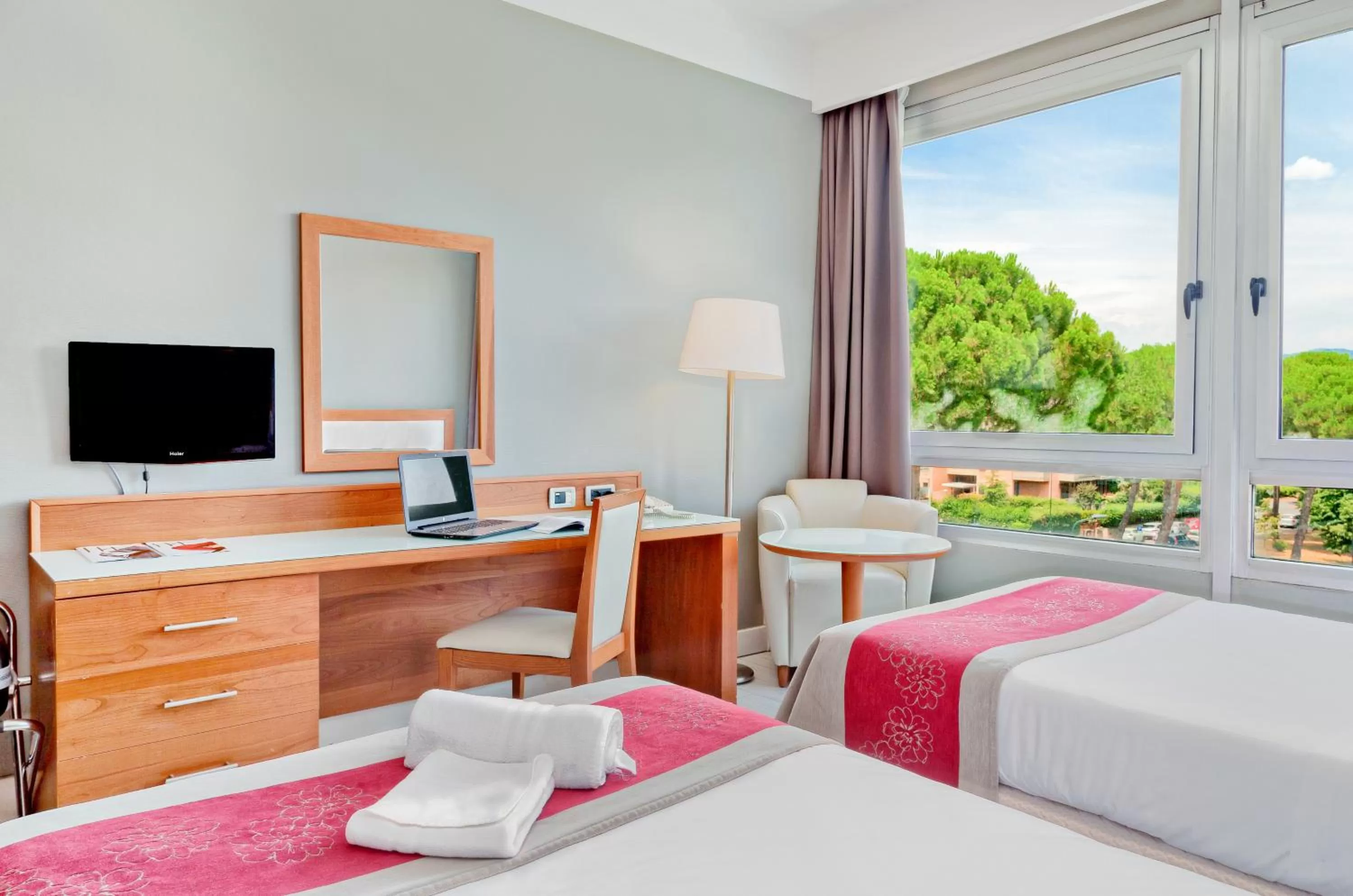 Bed in Italiana Hotels Florence