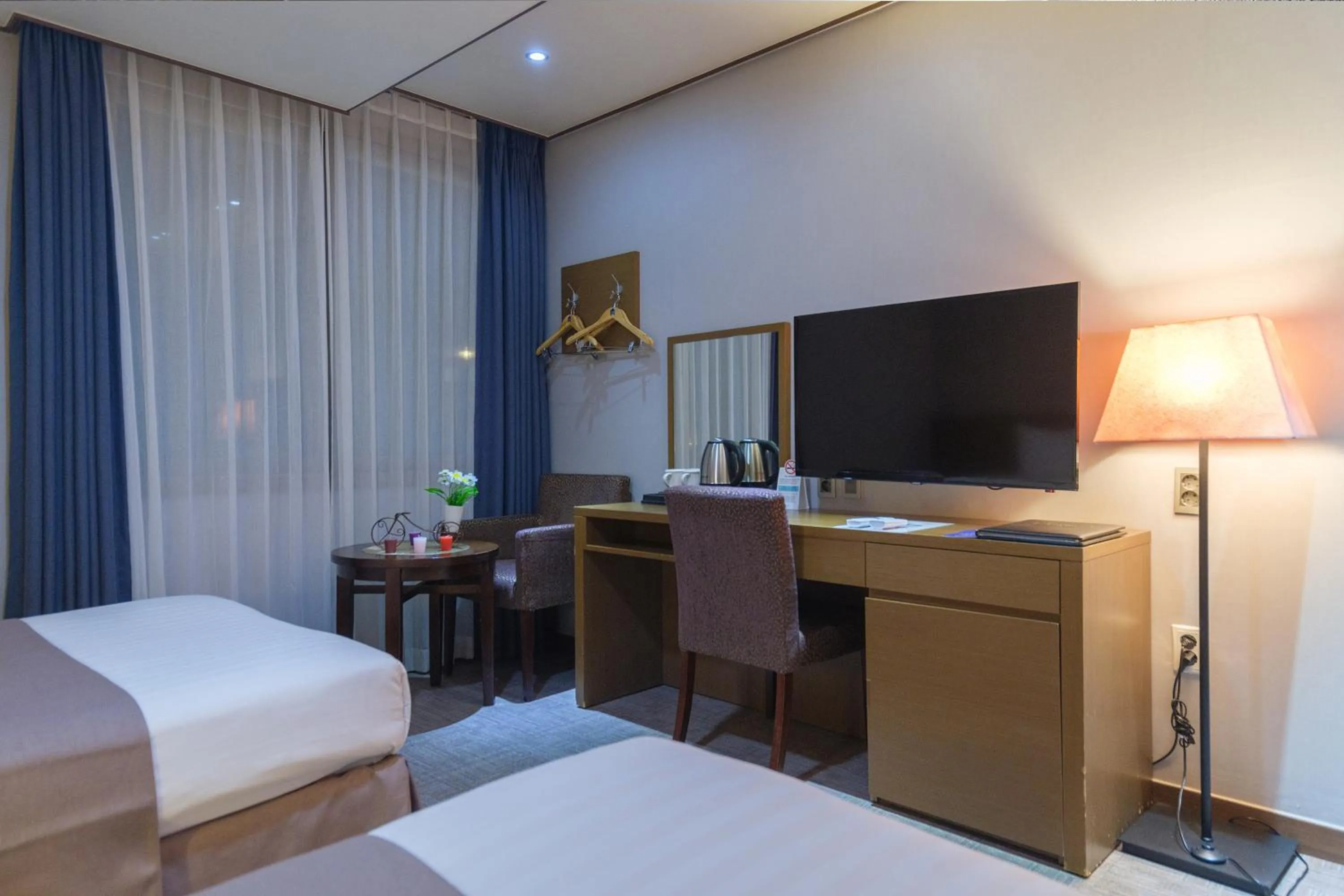 Photo of the whole room, Bed in Benikea Hotel Jeju