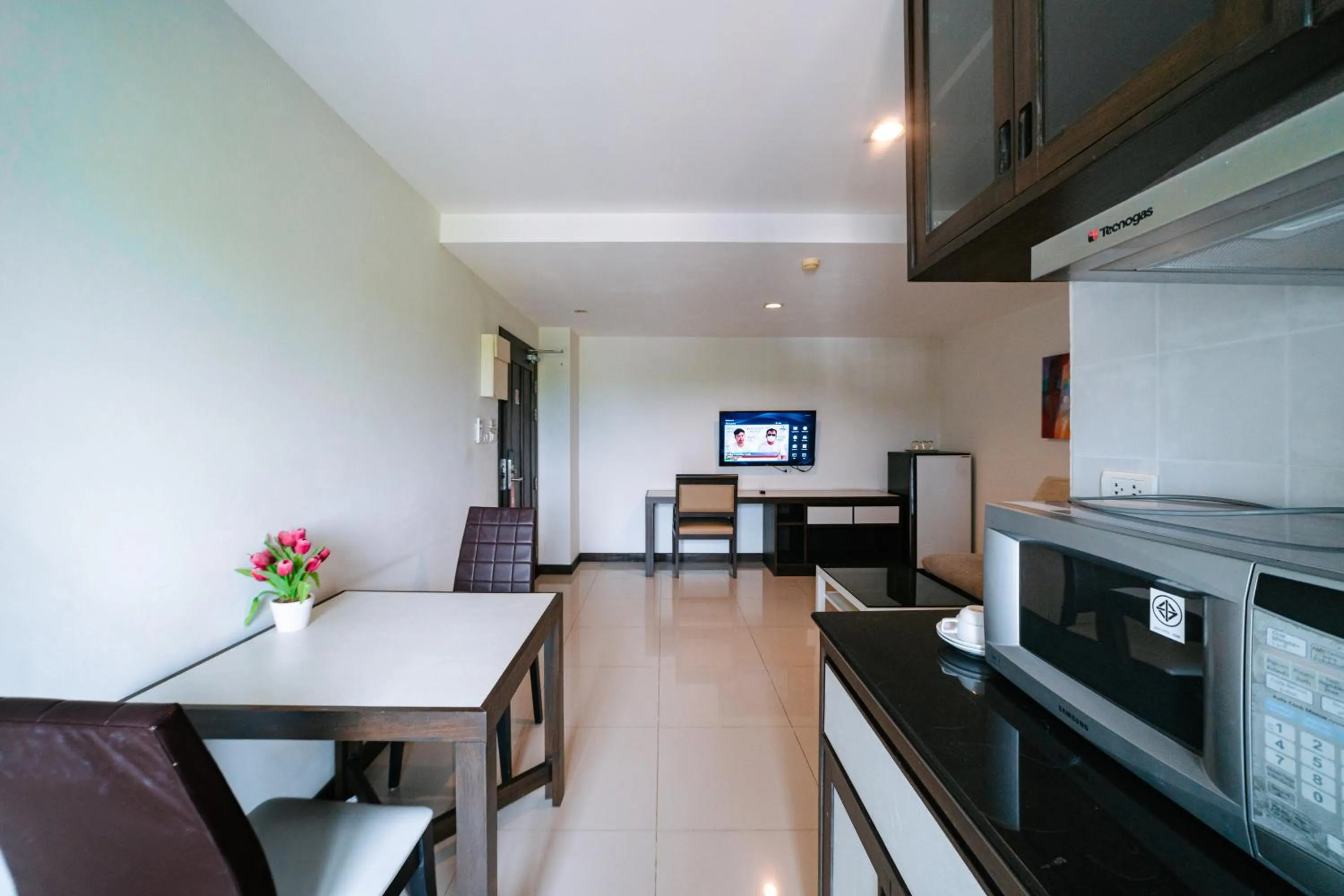 Kitchen or kitchenette in Ratana Hotel Sakdidet, PHUKET TOWN