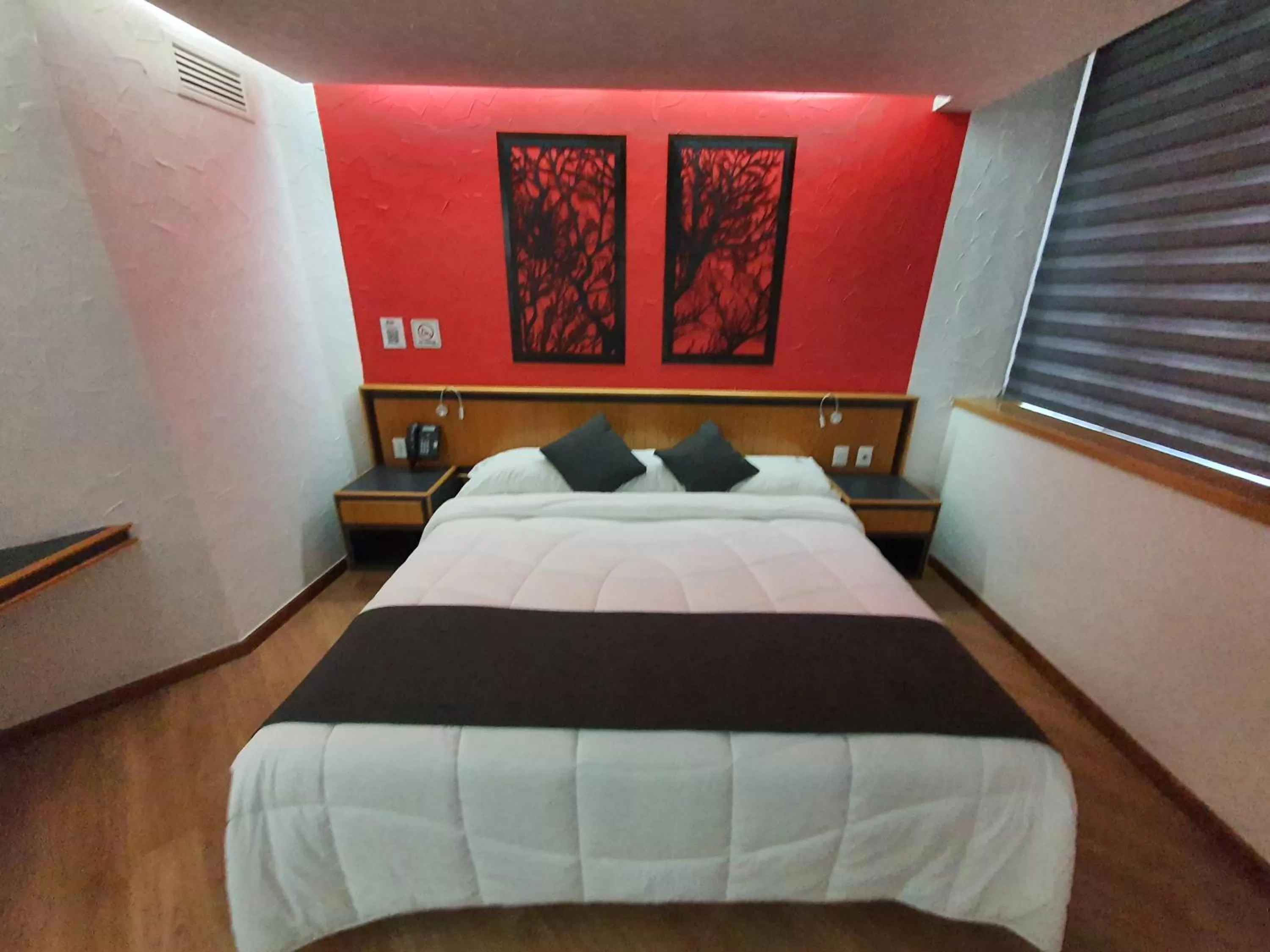 Bed in Hotel Alcampo