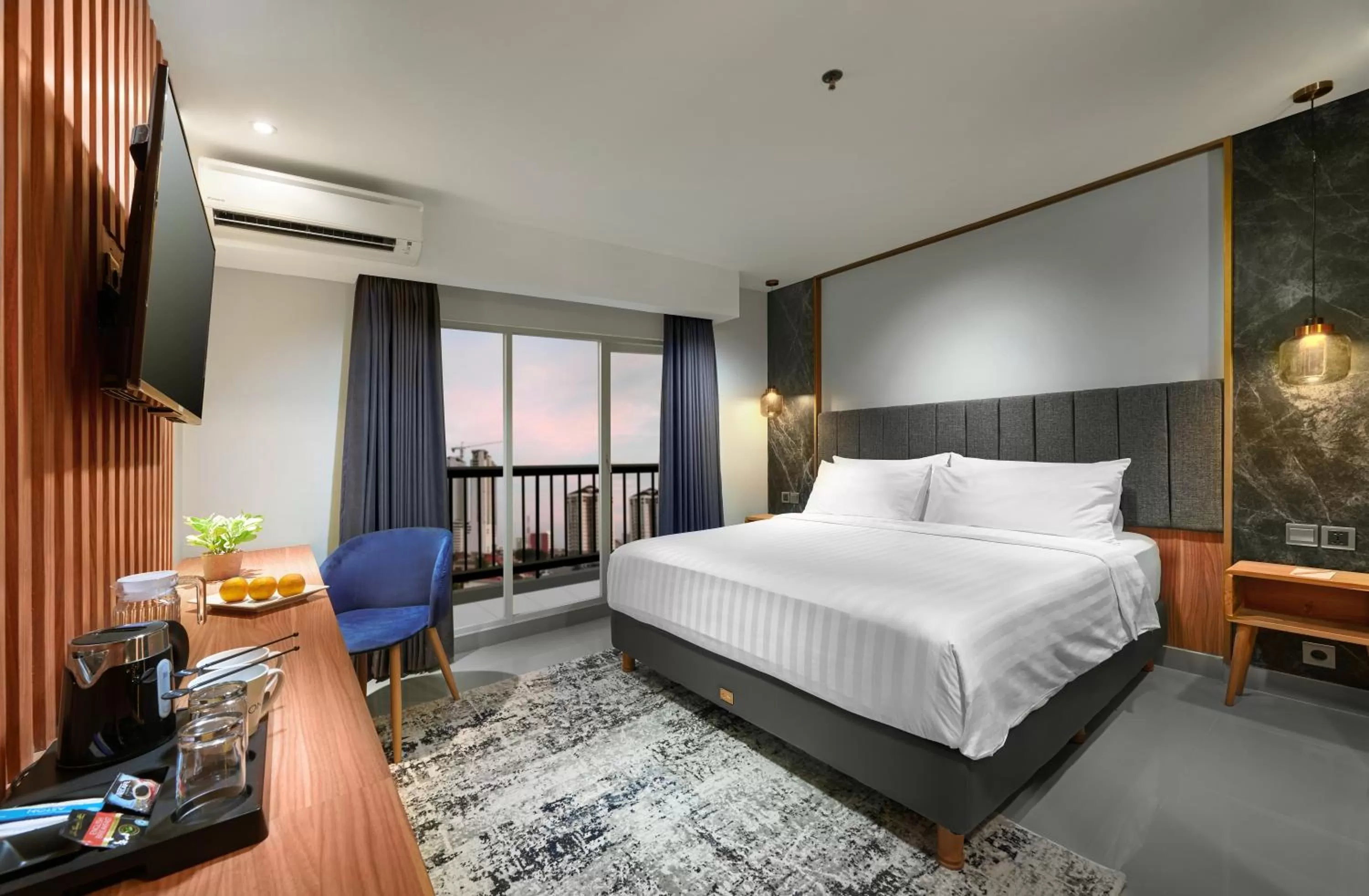 Bedroom, Bed in Aston Inn Jemursari