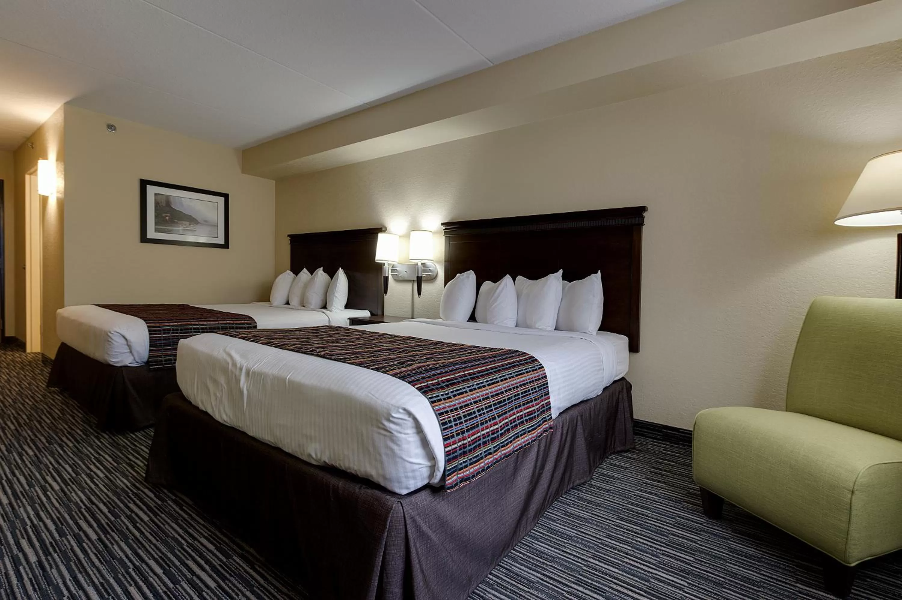 Bed in Country Inn & Suites by Radisson, Niagara Falls, ON