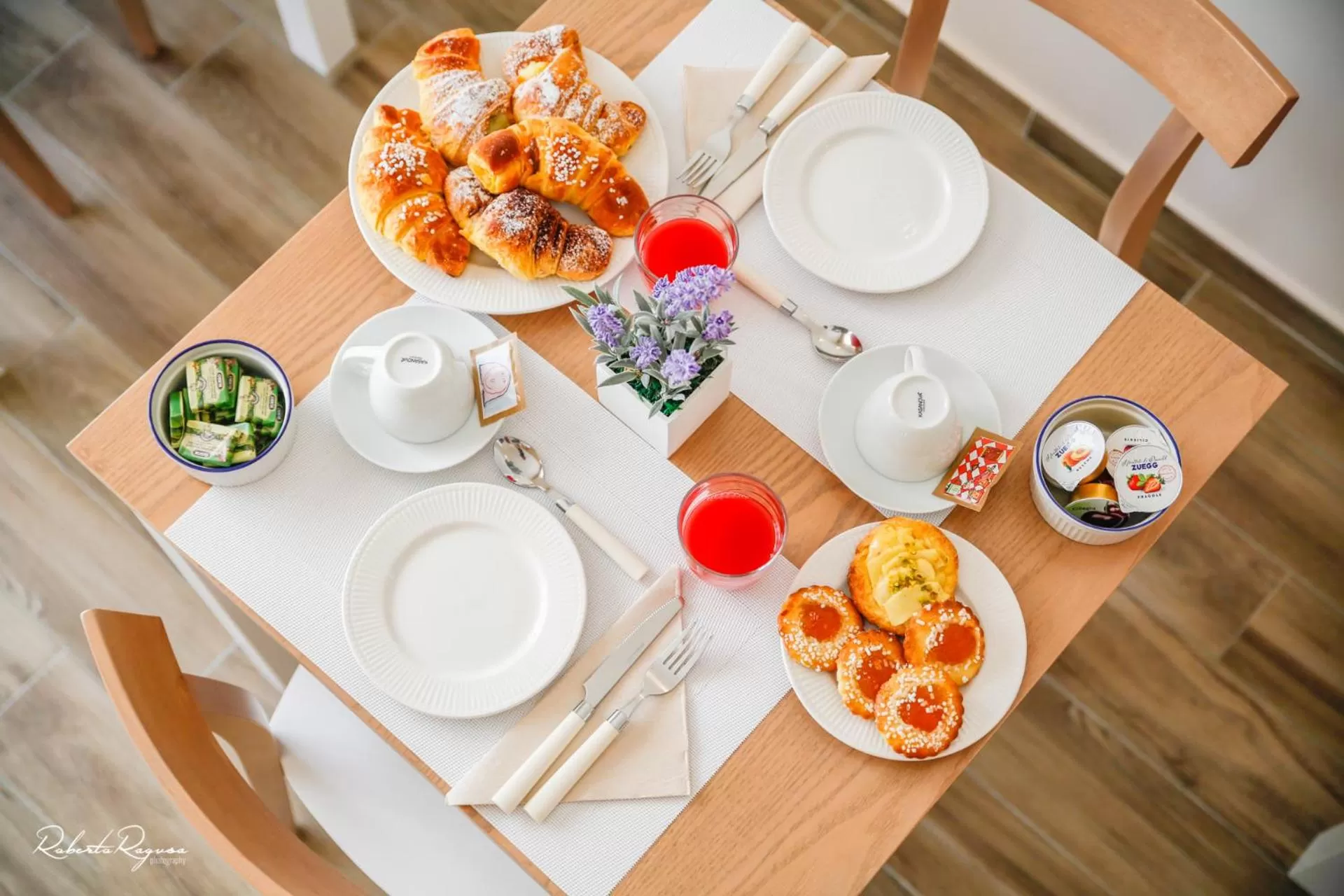Continental breakfast in Quinto Stabile Rooms&Suite