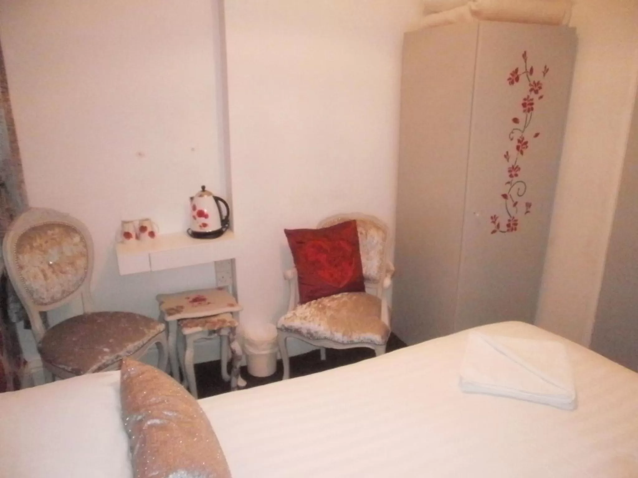 Seating area, Bed in The Withnell Hotel