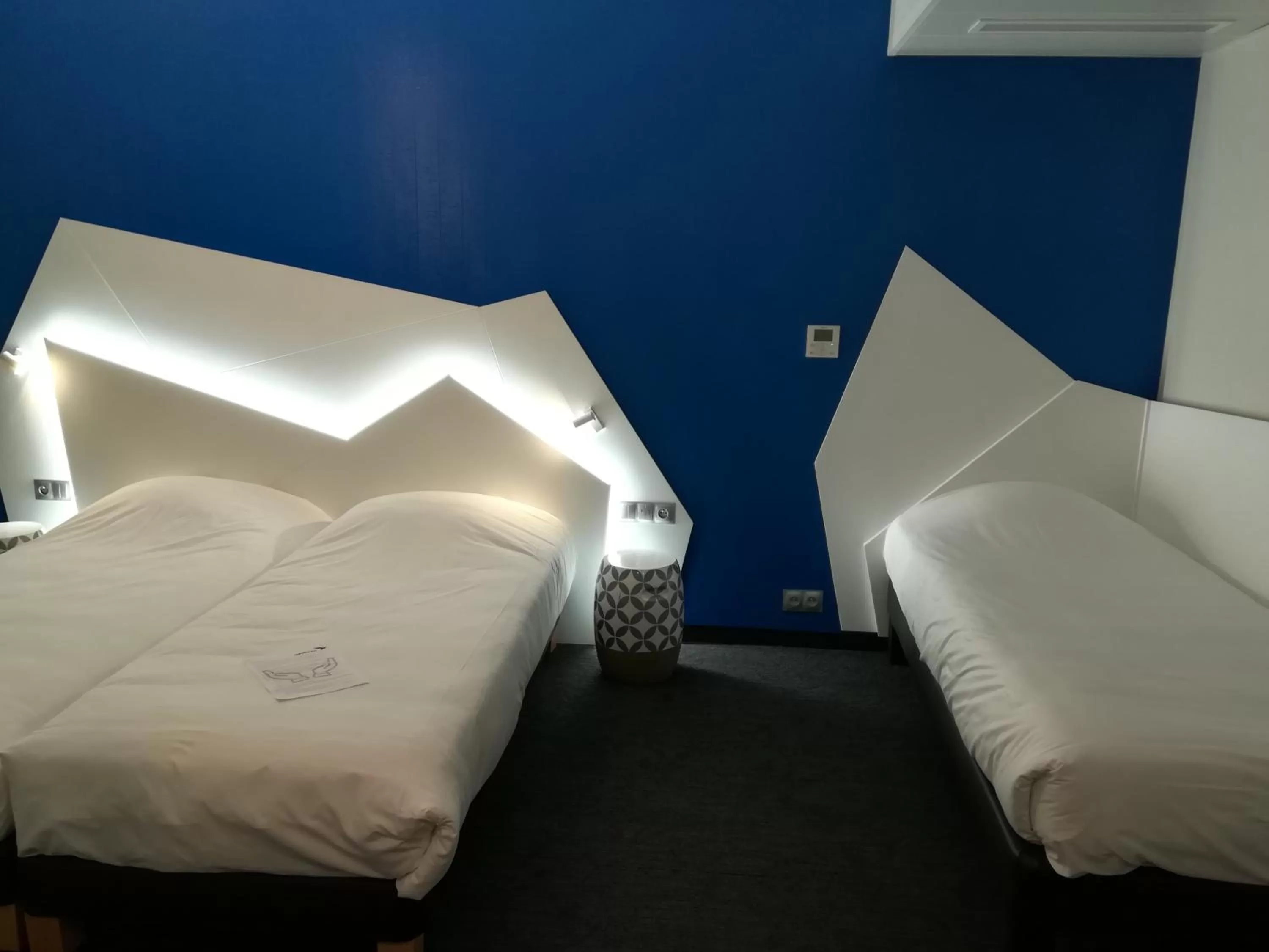 Bed in Hôtel ORIGAMI