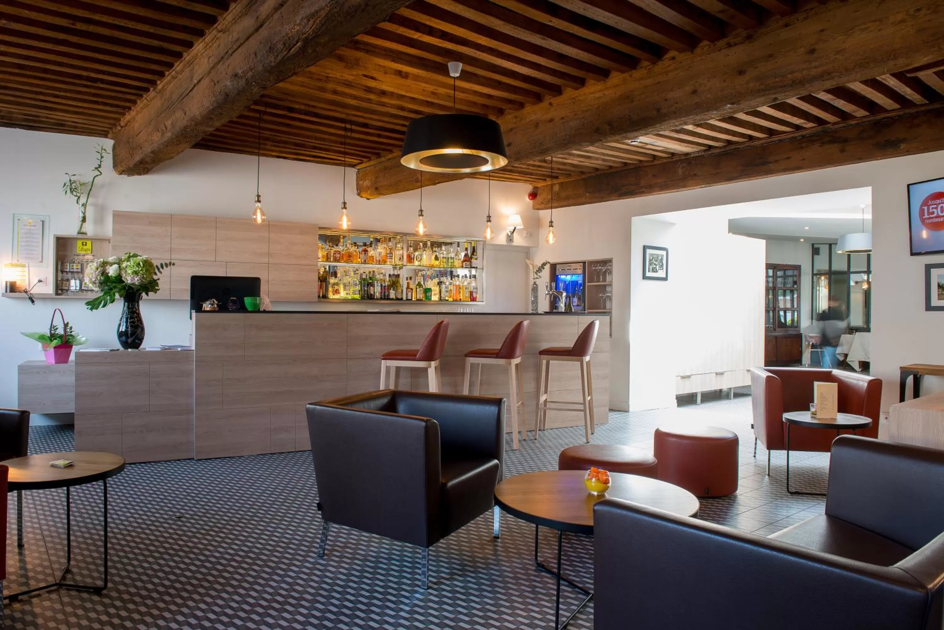 Living room in Logis Hôtel Tante Yvonne & son restaurant semi-gastronomique - Lyon Nord