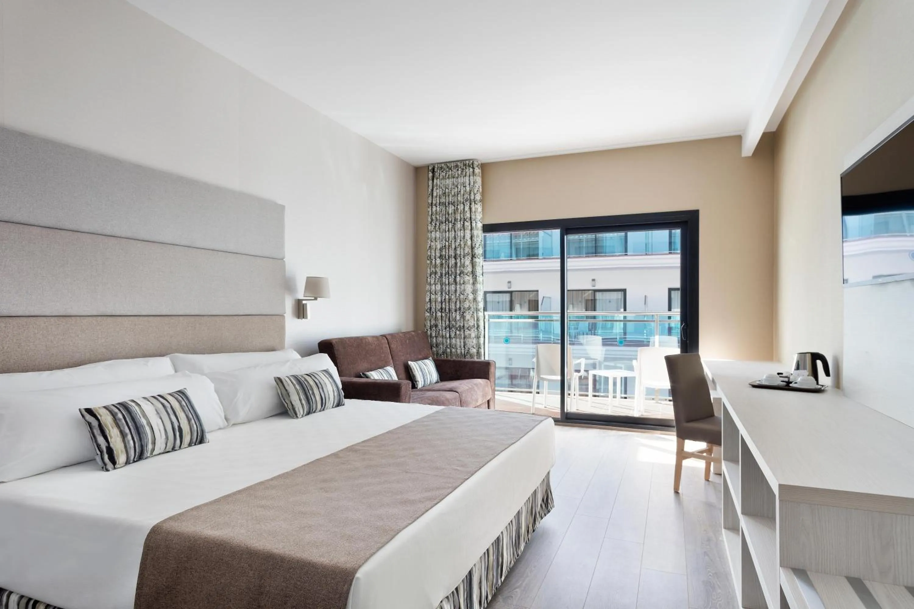 Photo of the whole room, Bed in Hotel Best Costa Ballena