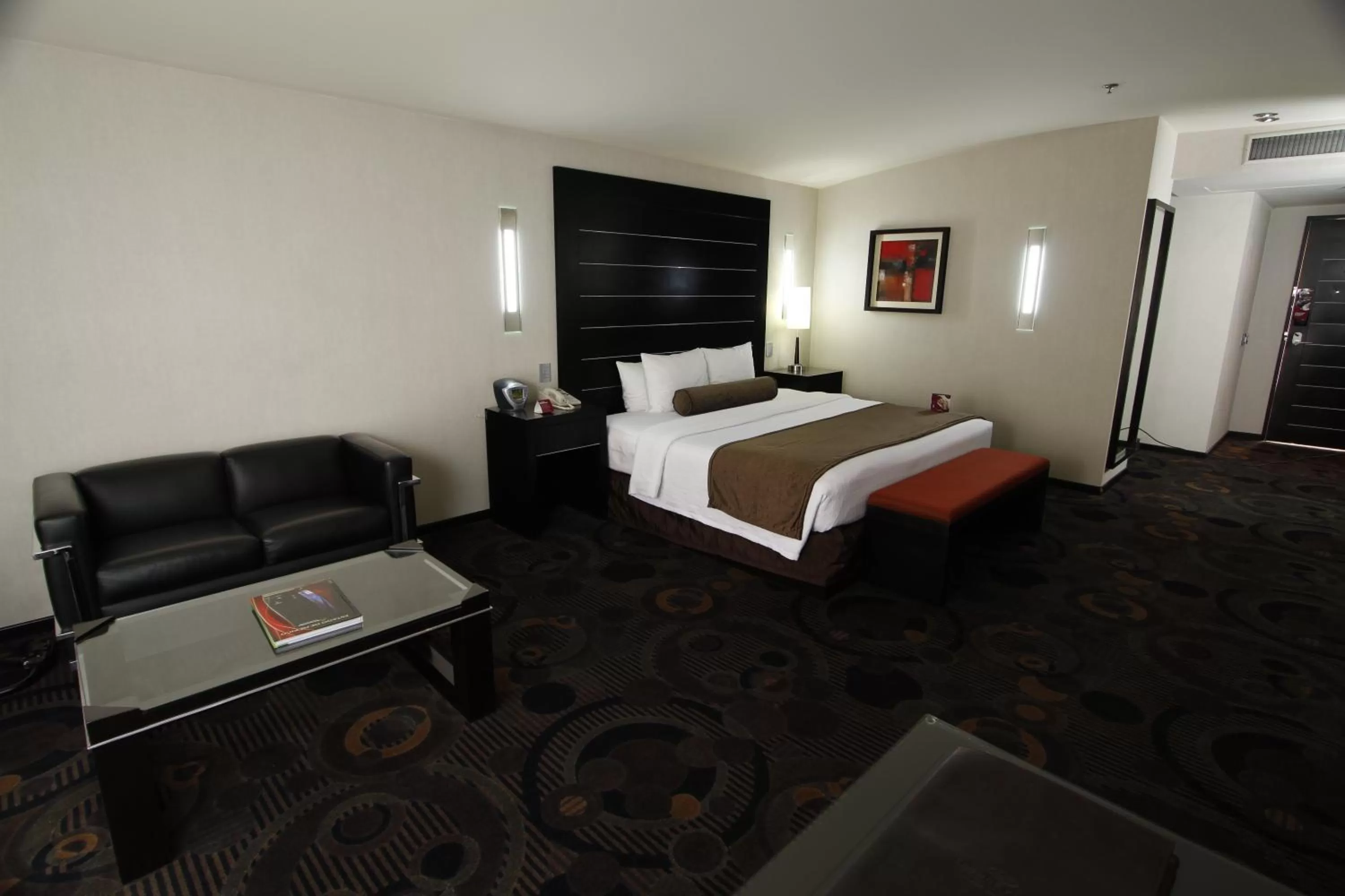 Bedroom, Bed in Crowne Plaza Toluca - Lancaster by IHG
