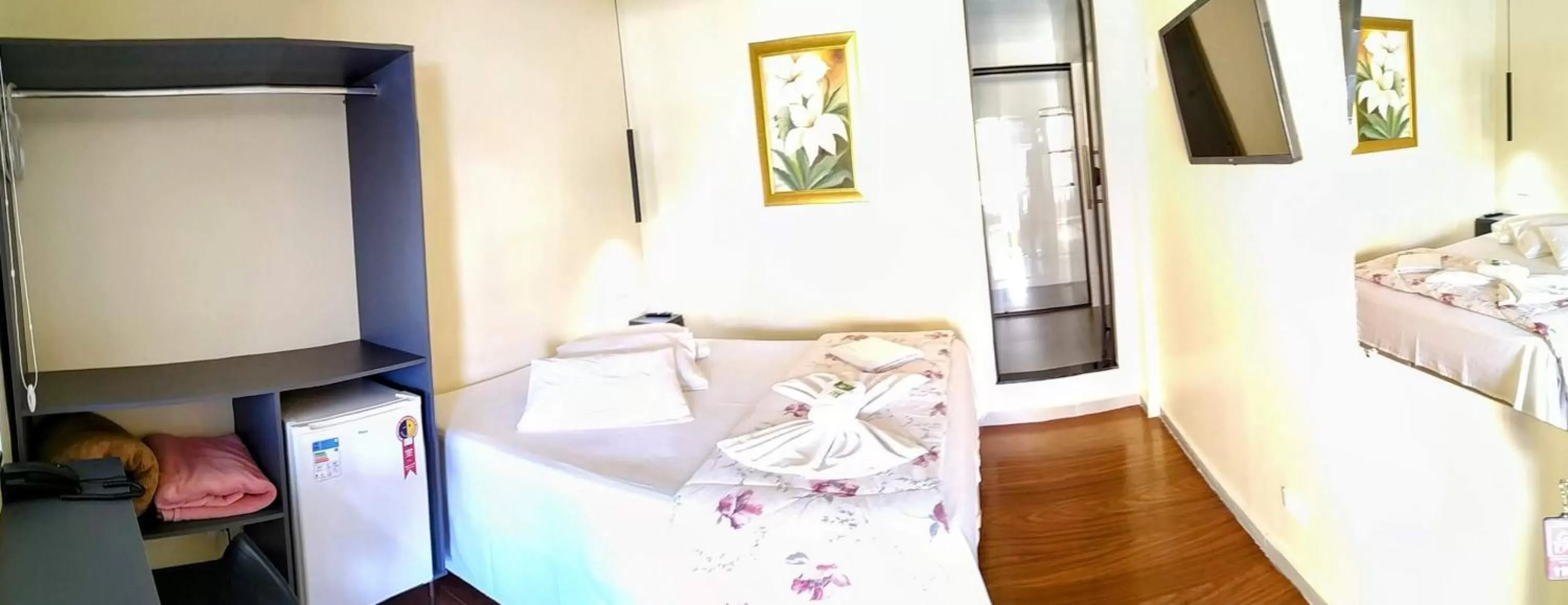 Photo of the whole room, Bed in Hotel Garfo de Ouro