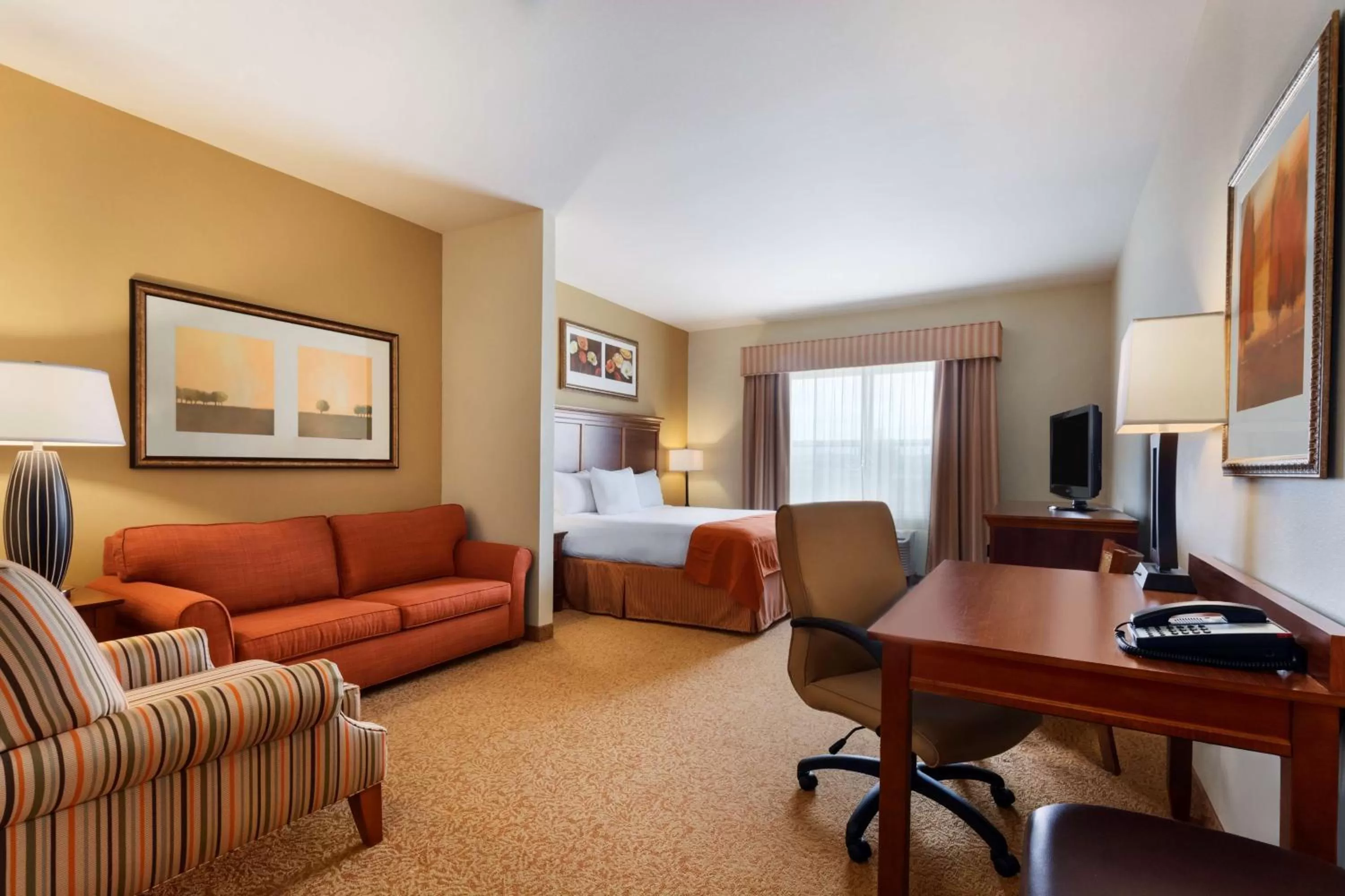 King Studio Suite with Sofa Bed in Country Inn & Suites by Radisson, Texarkana, TX