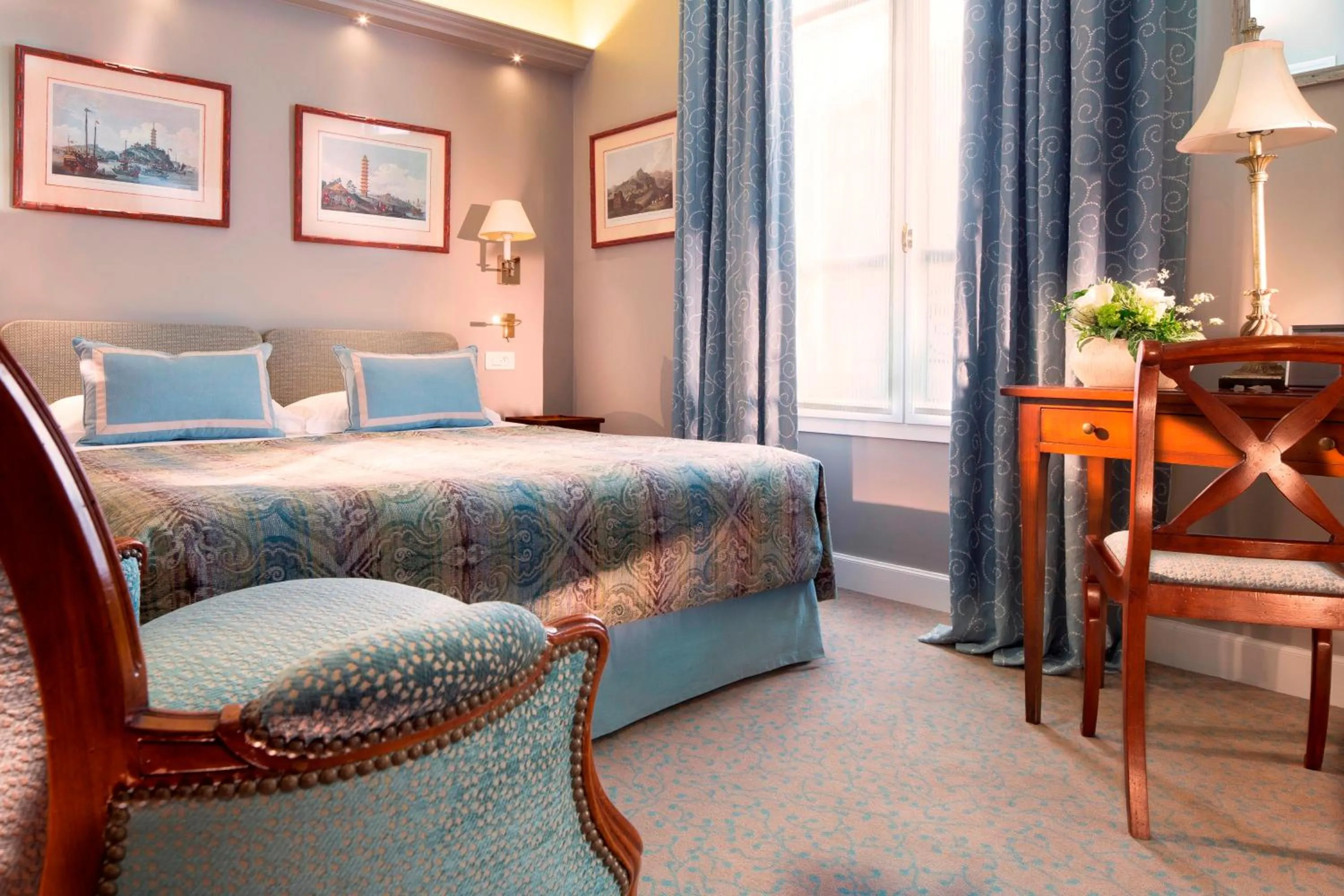 Bed in Le Relais Saint Honoré