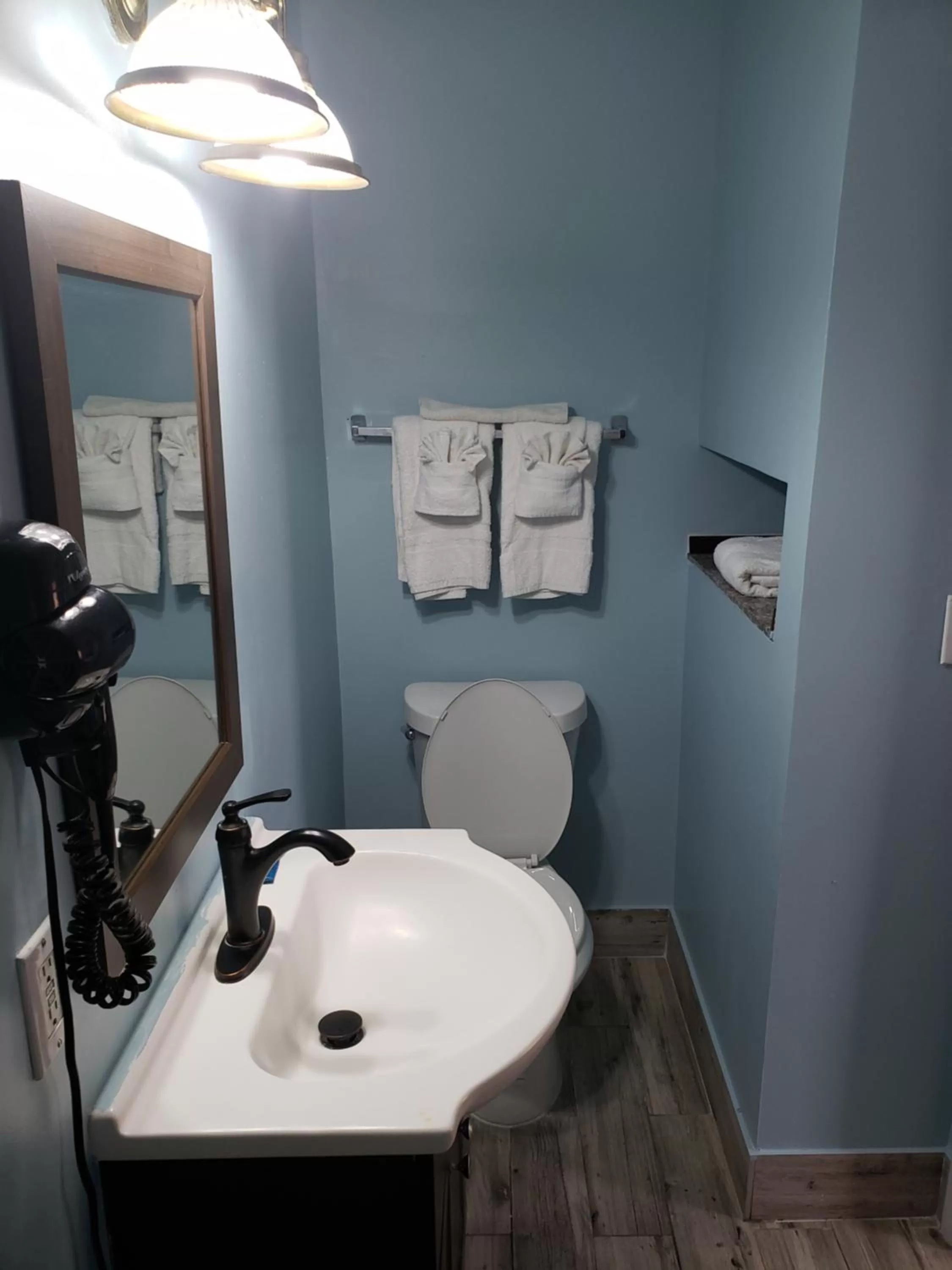 Bathroom in Topaz Motel - Flagler Beach