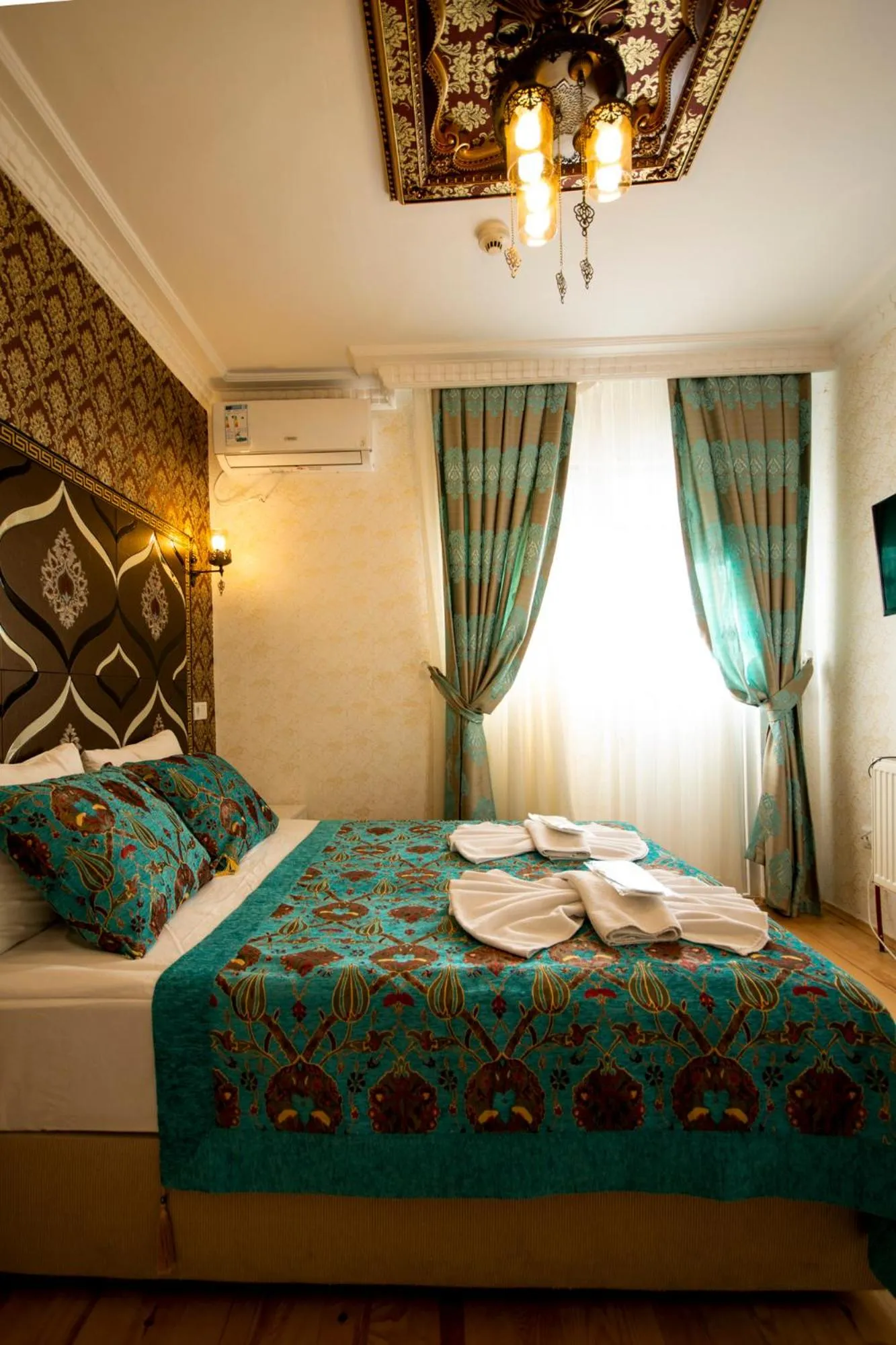 Bed in Paris Garden Hotel Istanbul