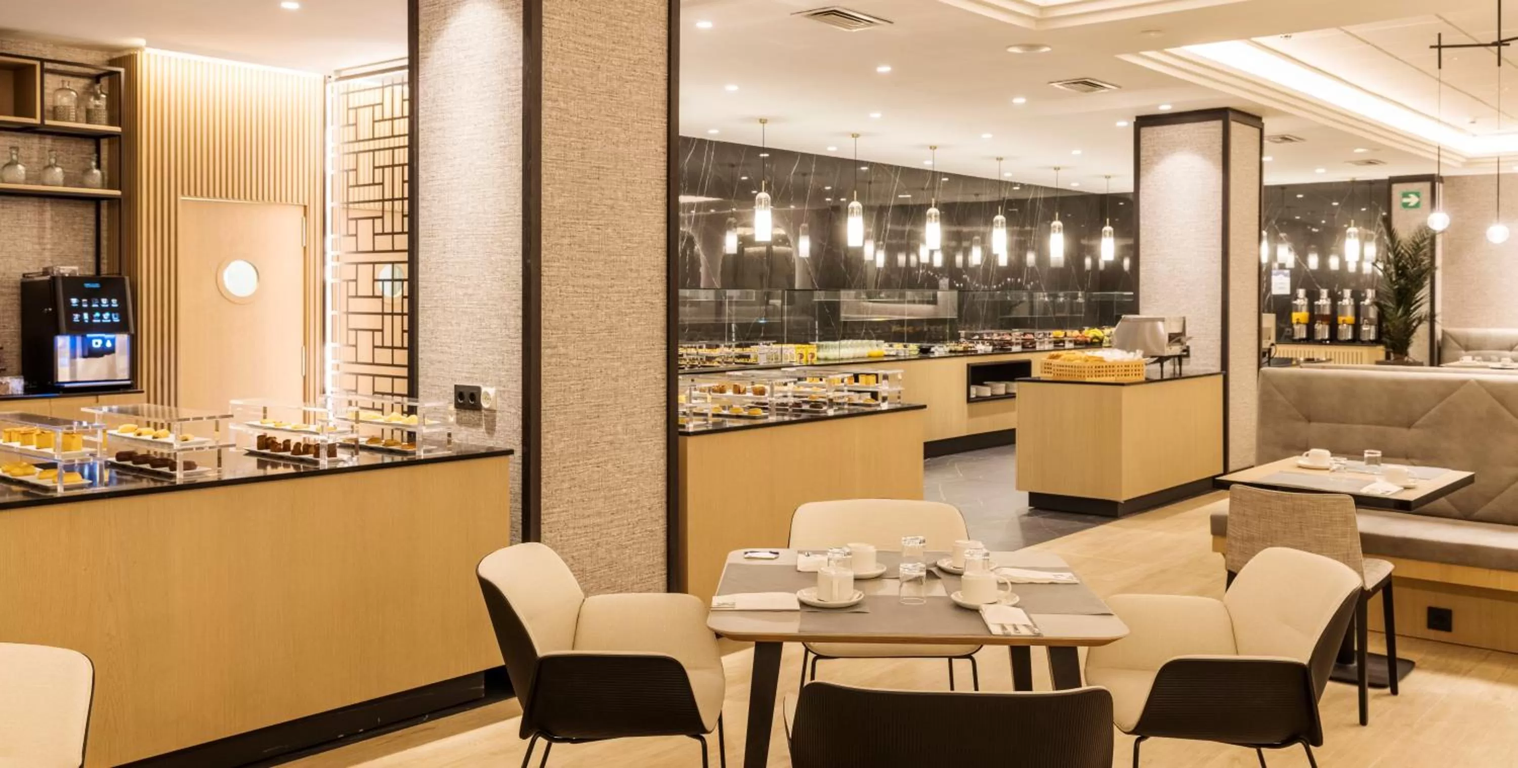 Buffet breakfast in Ilunion Alcora Sevilla