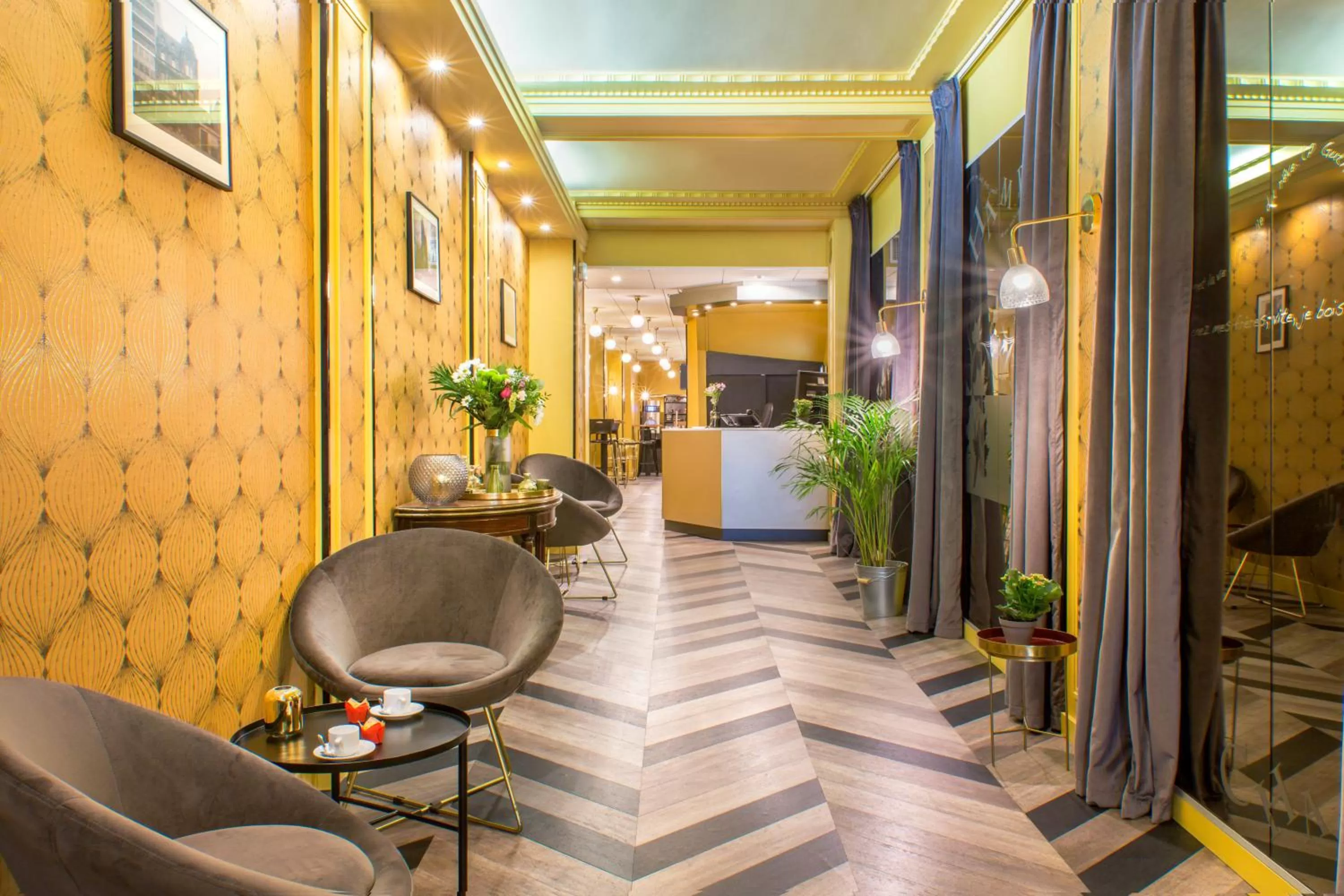 Lobby or reception in Best Western Hotel Centre Reims