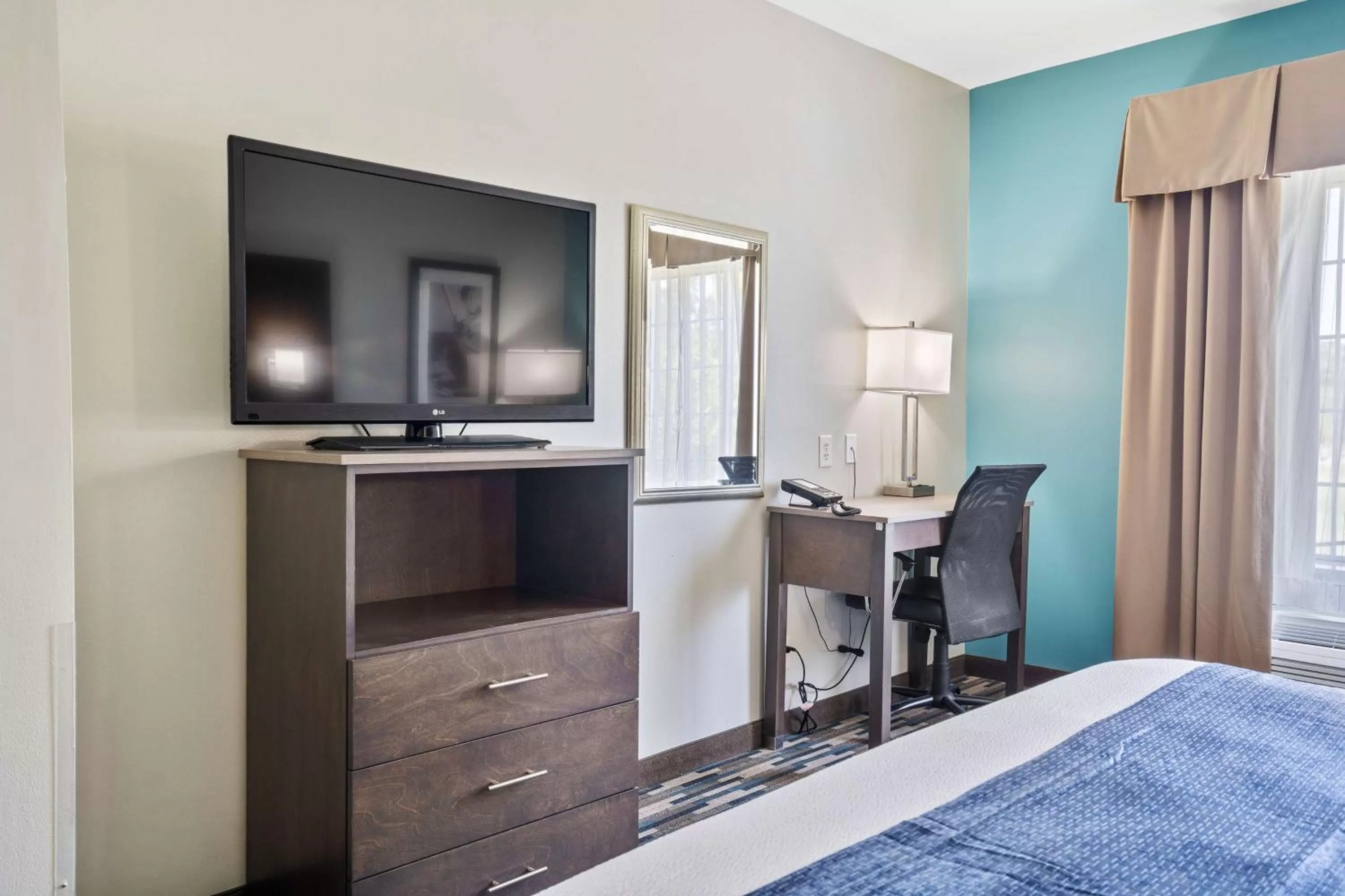 Bedroom, Bed in Blue Water Inn & Suites BW Signature Collection