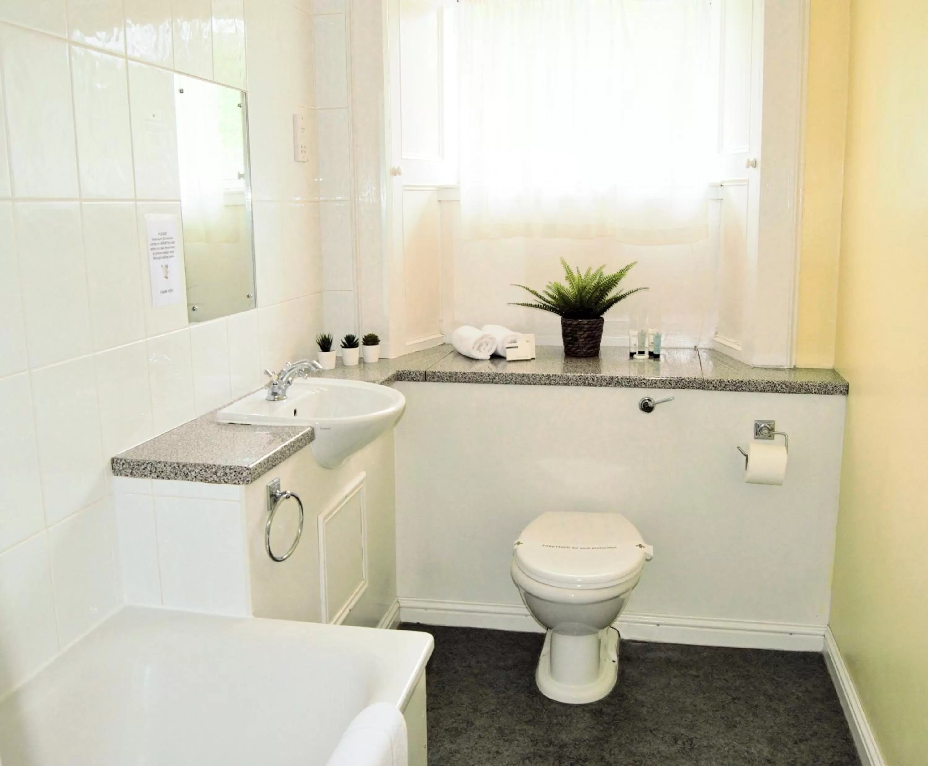 Shower in Bridge of Cally Hotel