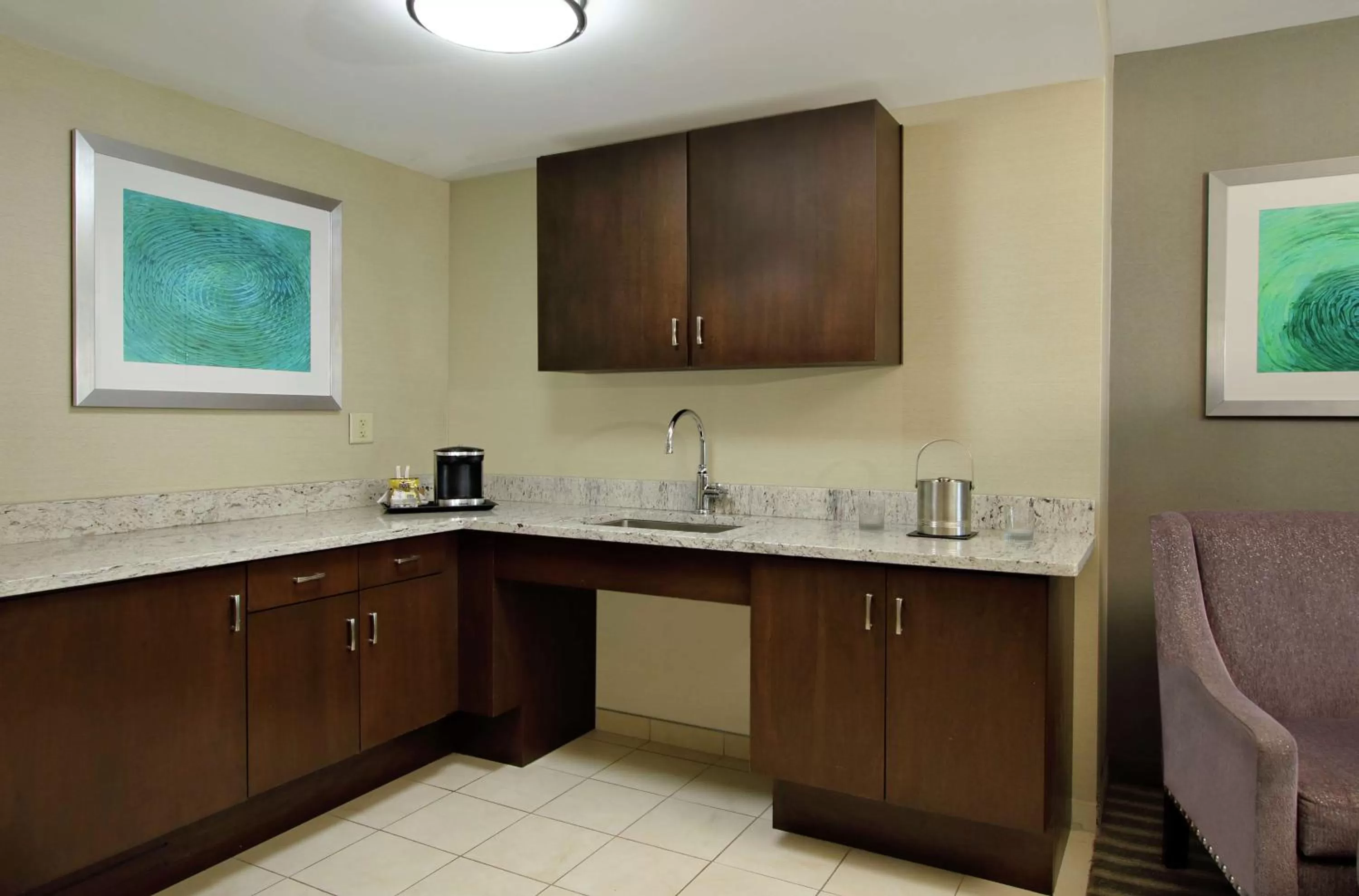 Kitchen or kitchenette in Doubletree by Hilton Newark