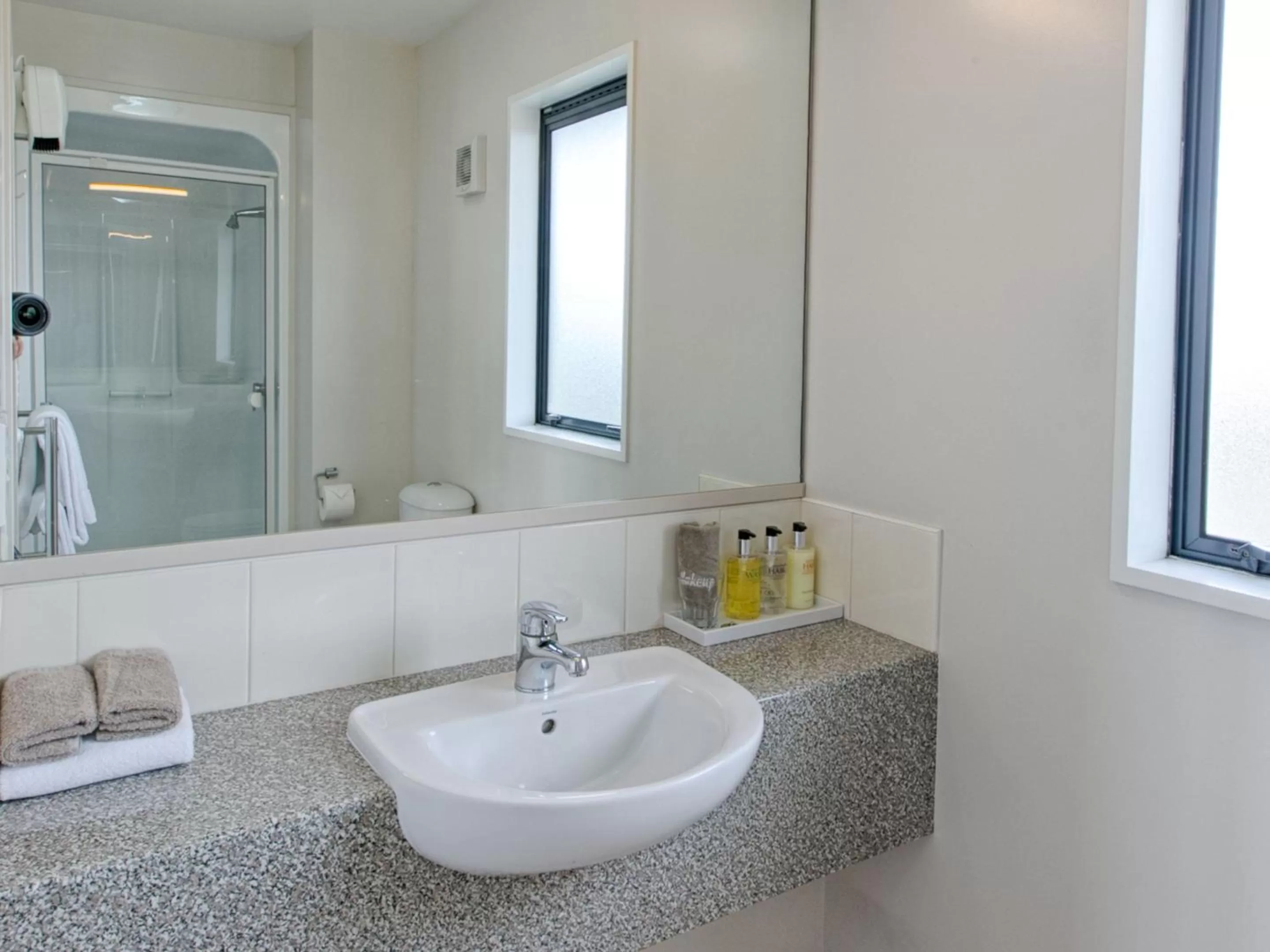 Bathroom in Bella Vista Motel Hokitika