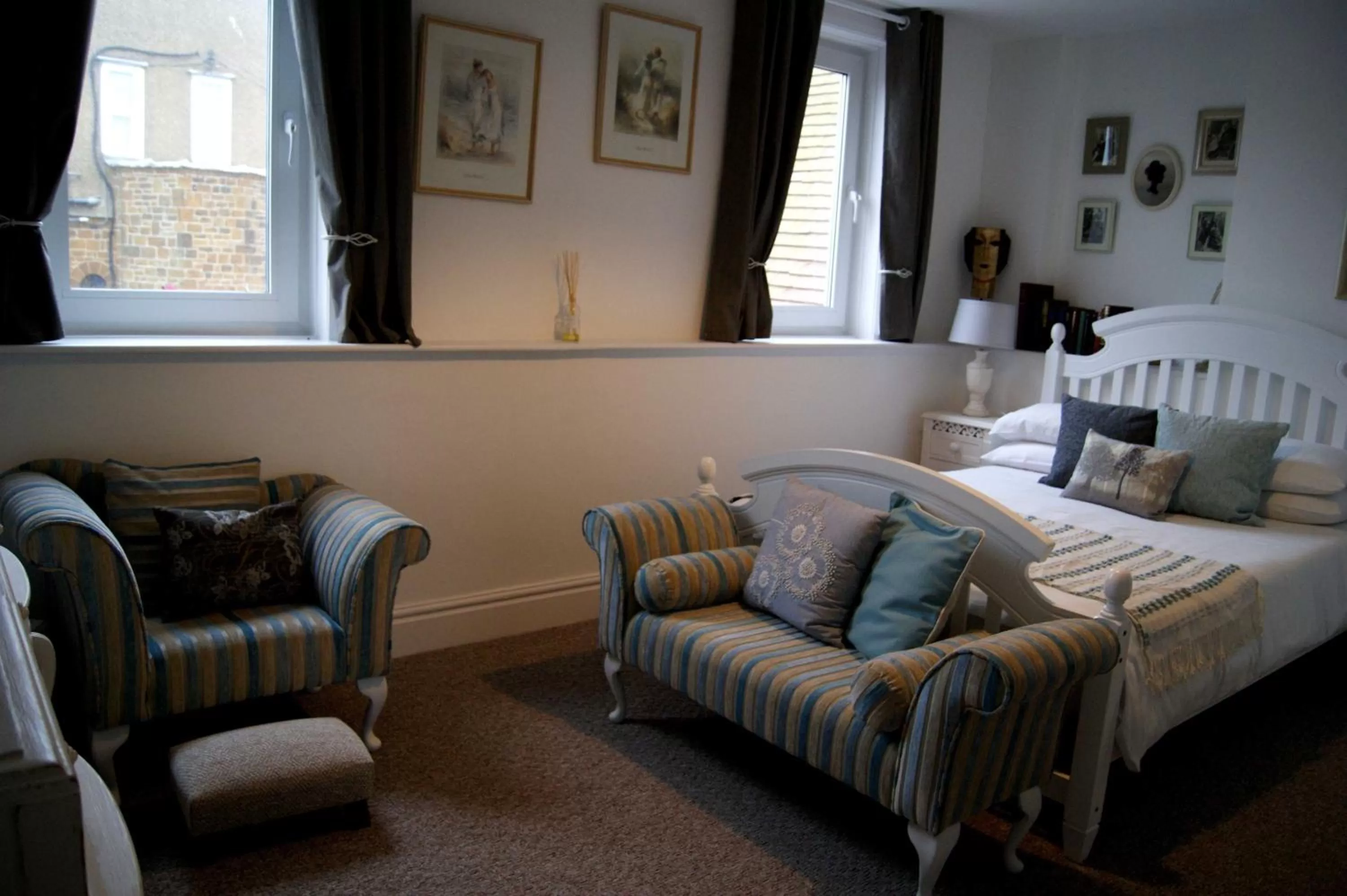 Photo of the whole room, Seating Area in Sunset Guest House