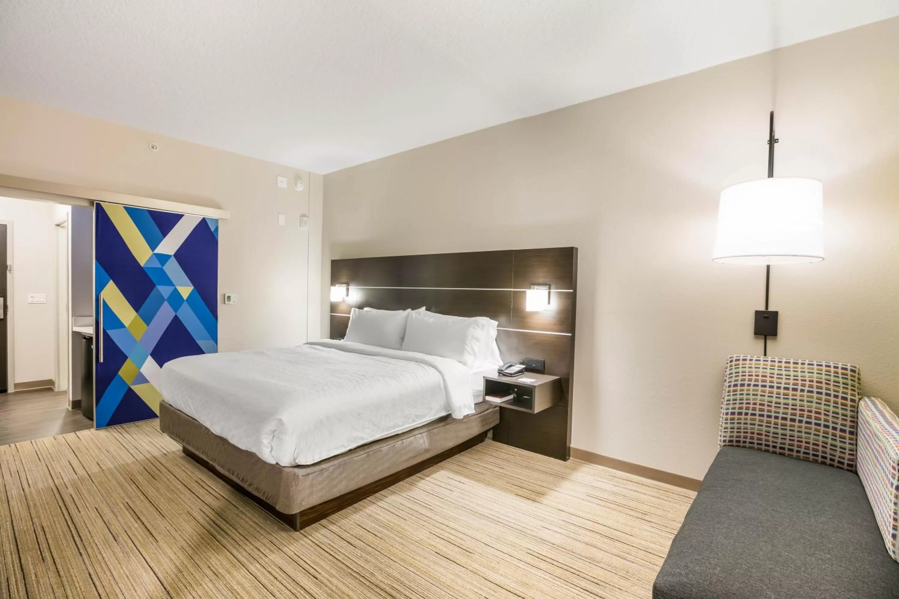 Bed in Holiday Inn Express & Suites Jacksonville - Town Center by IHG