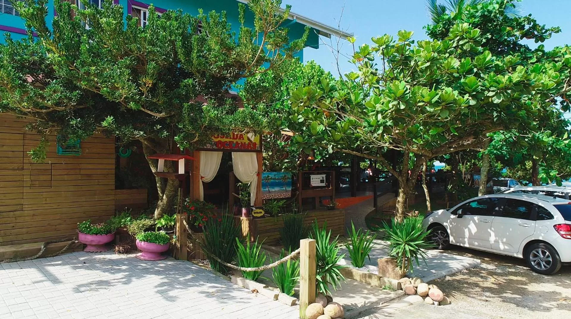 Patio in Pousada OceAnas Frente Mar Estaleiro