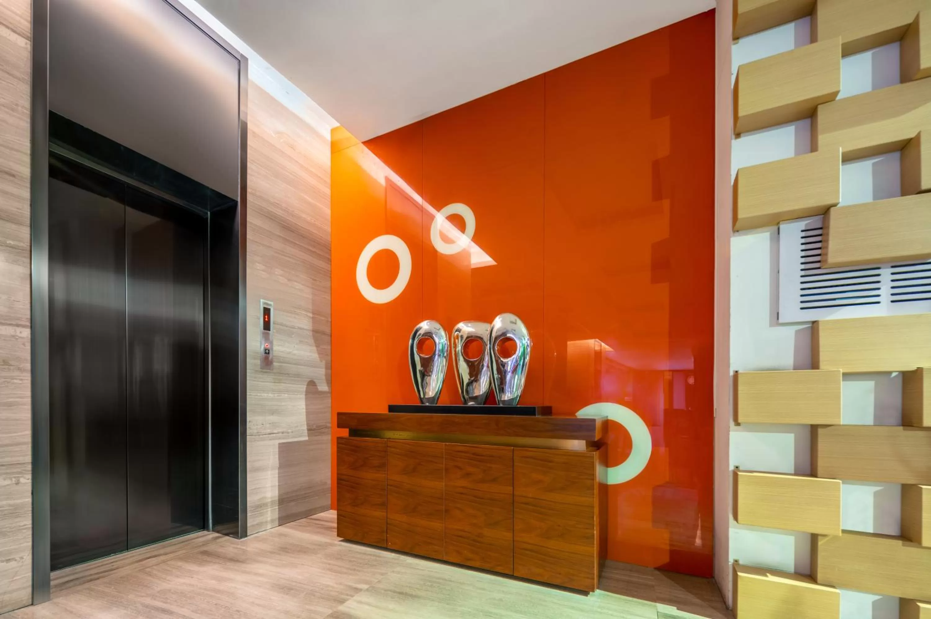 wardrobe in Ausotel Smart Baiyun International Airport T2-Free 24-hour airport pick-up