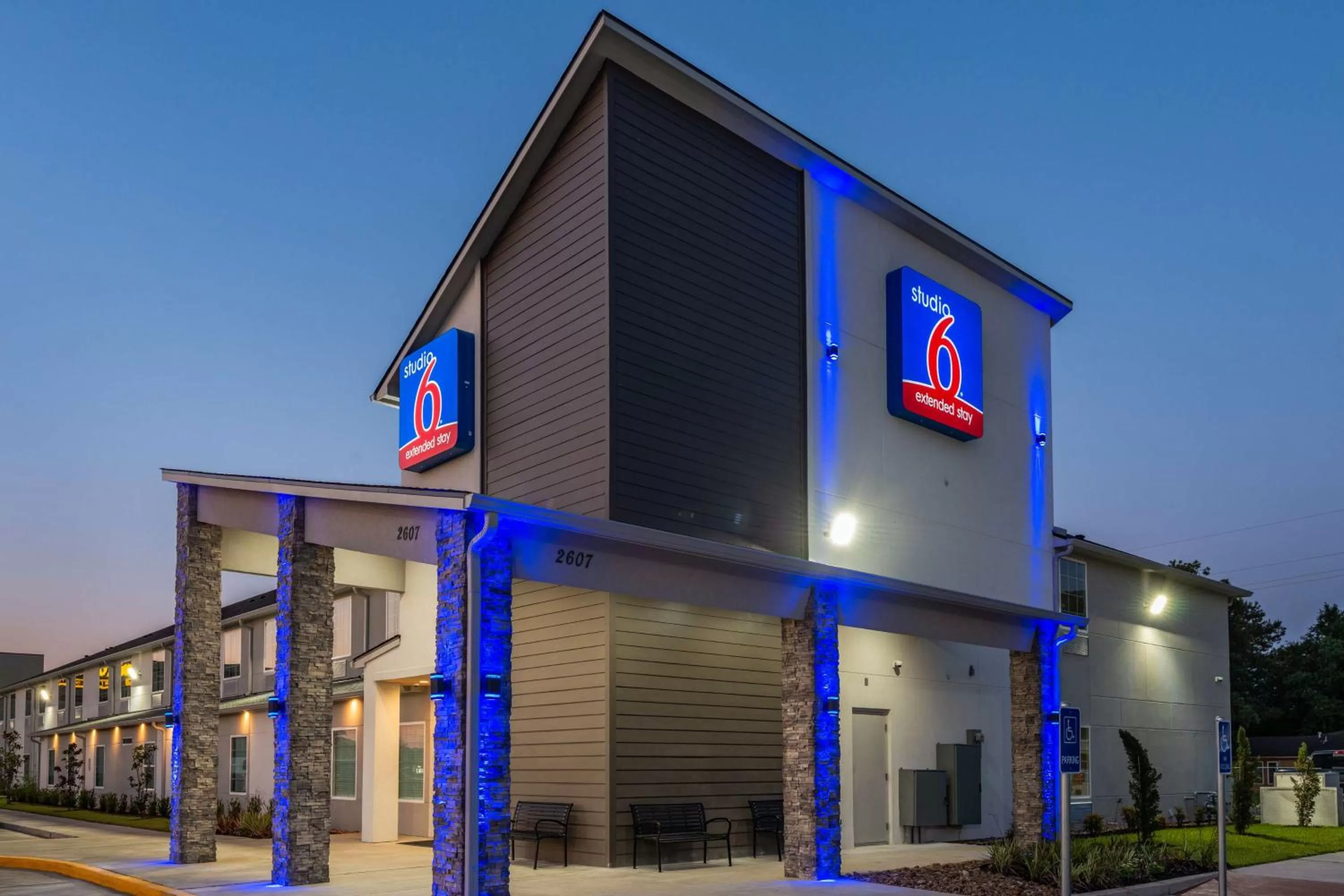 Property building in Studio 6 Lake Charles